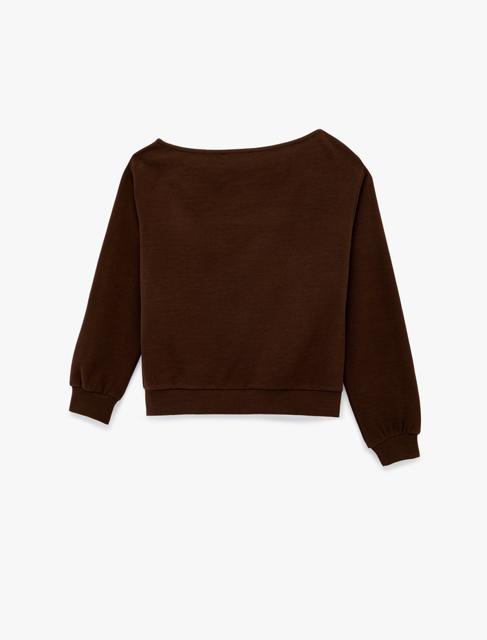  Uzun Kollu Zımba Detaylı Asimetrik Kesim Omzu Açık Sweatshirt