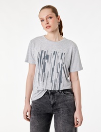 Kısa Kollu Bisiklet Yaka Baskılı Tişört