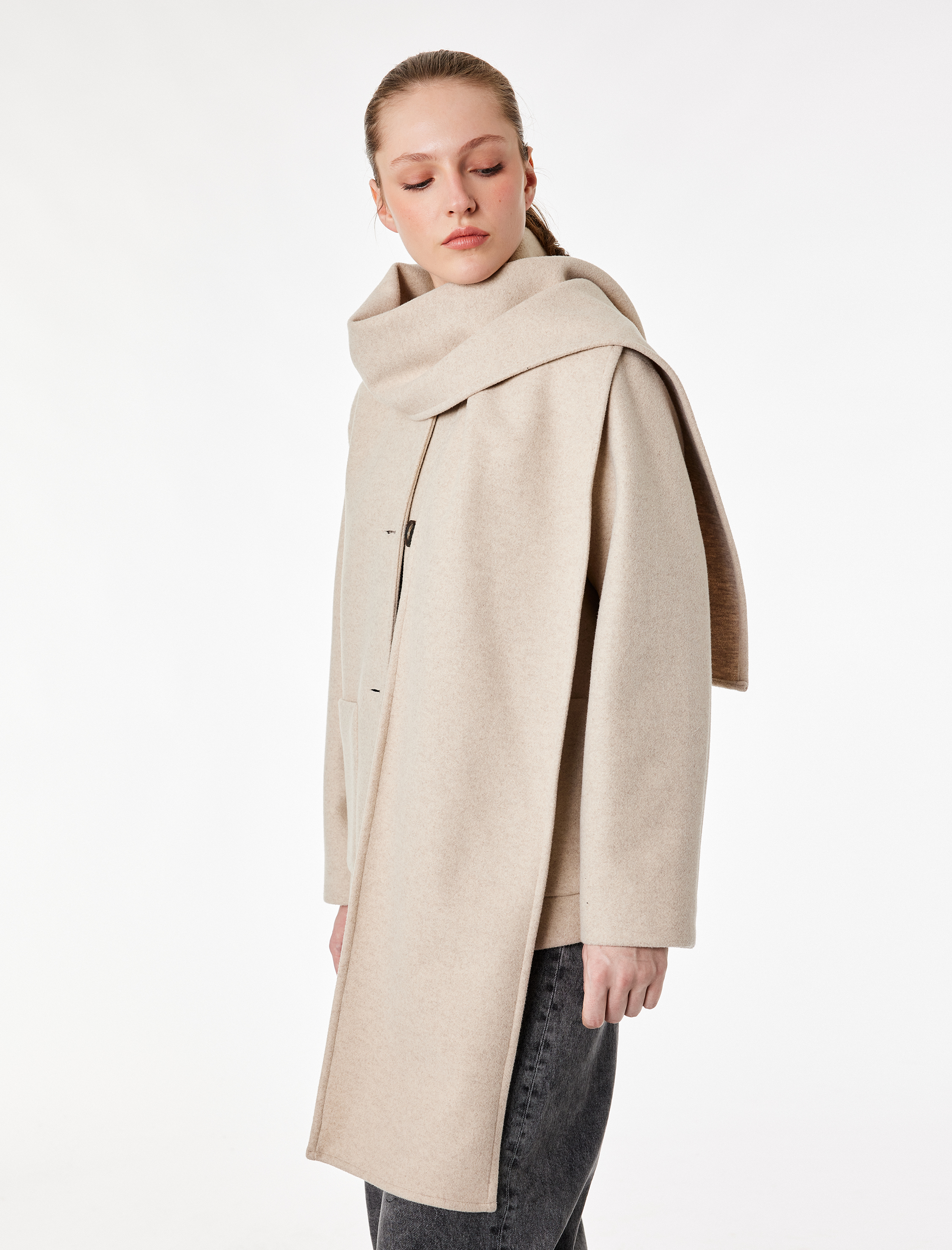   Uzun Kollu Düğmeli Cepli Atkılı Kaşe Ceket