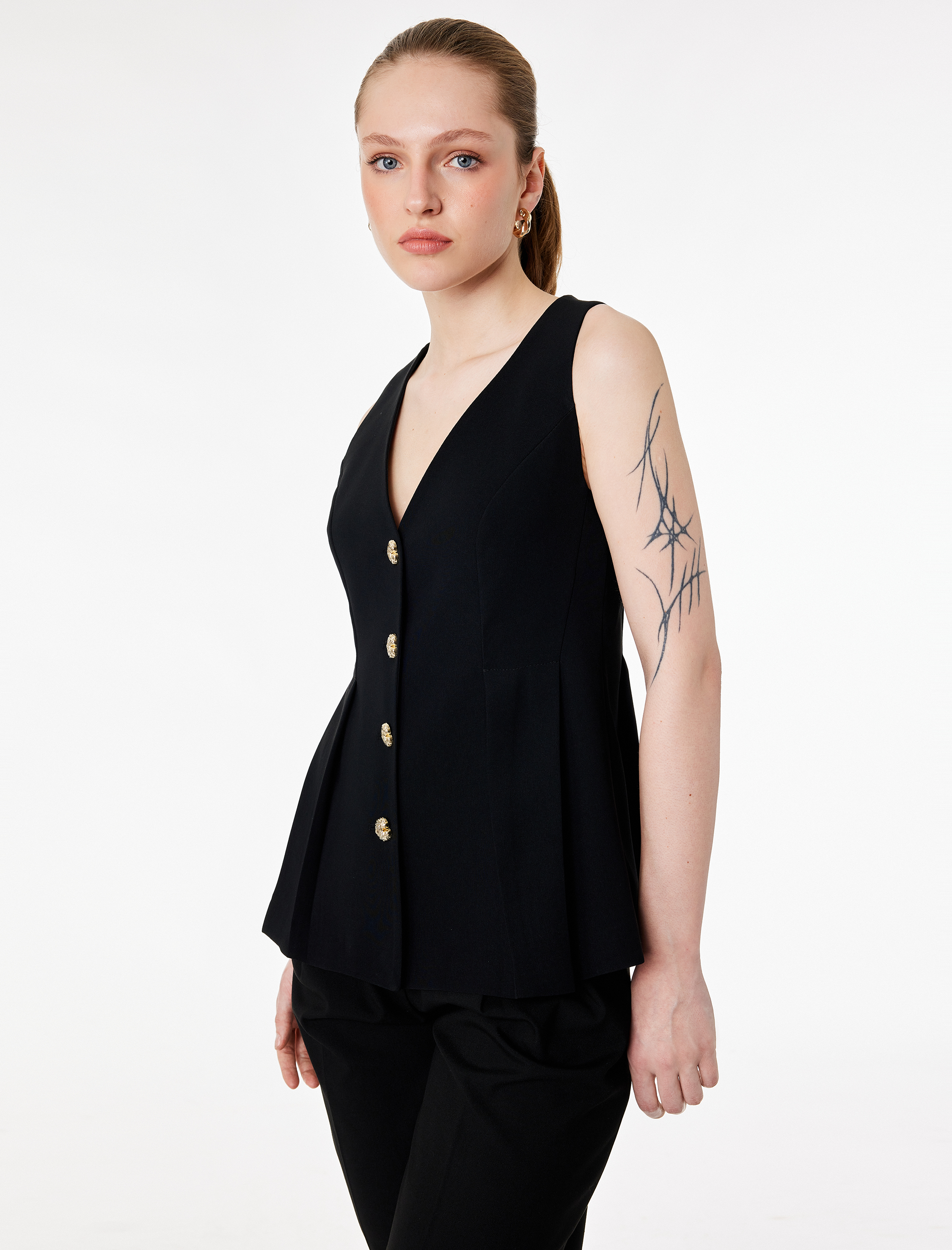   Düğme Detaylı Kolsuz Uzun V Yaka Yelek