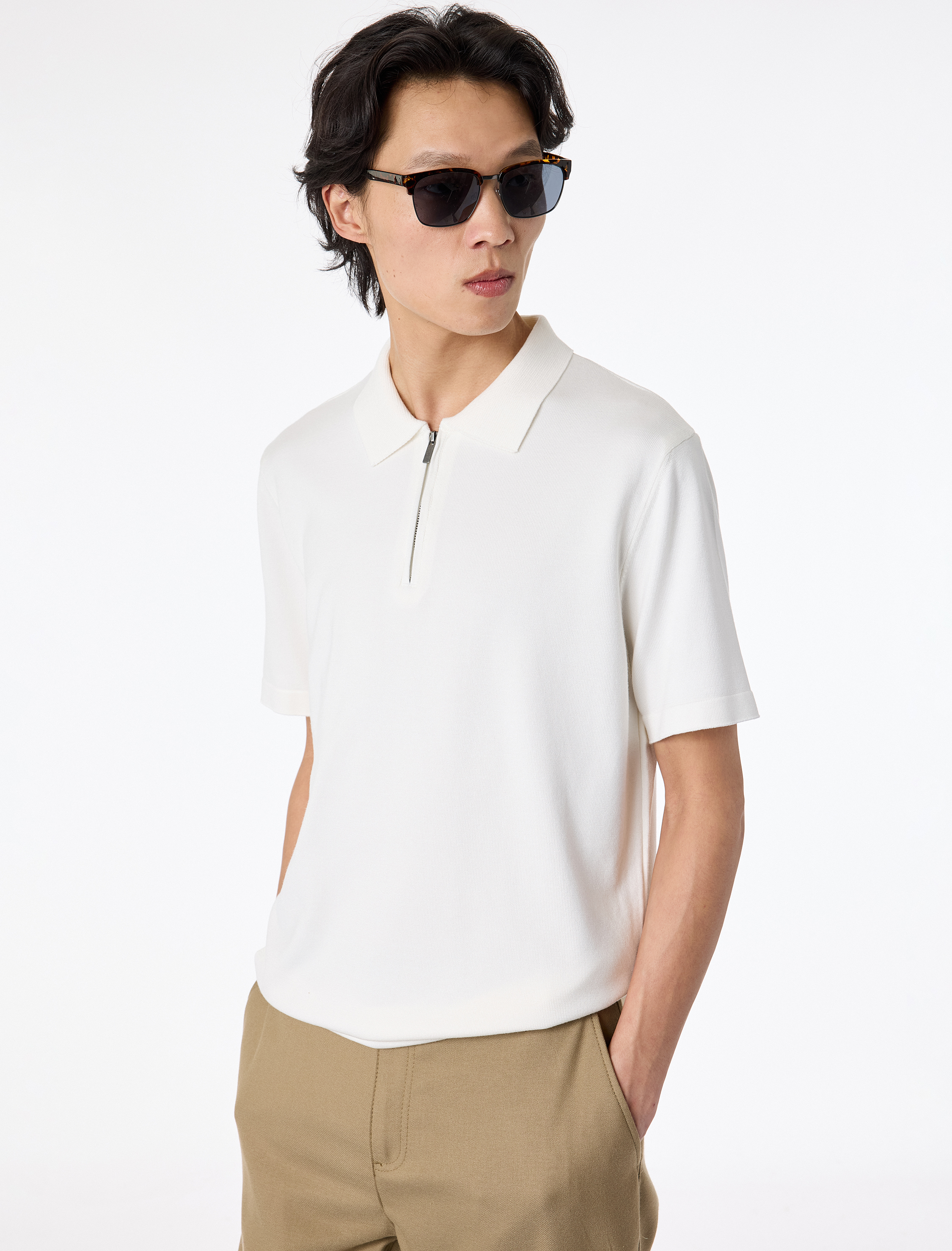   Regular Fit Viskon Yarım Fermuarlı Kısa Kollu Triko Tişört