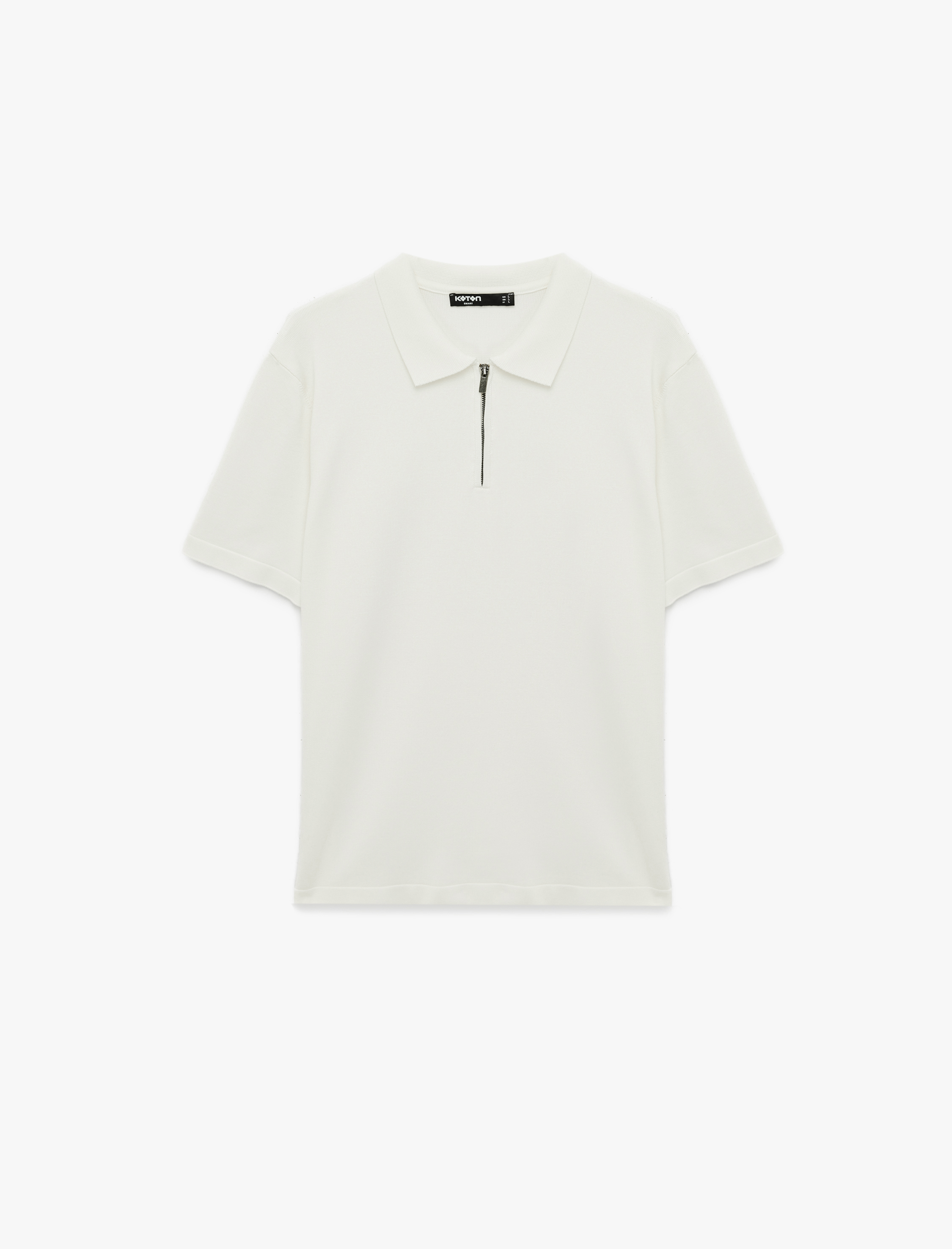   Regular Fit Viskon Yarım Fermuarlı Kısa Kollu Triko Tişört