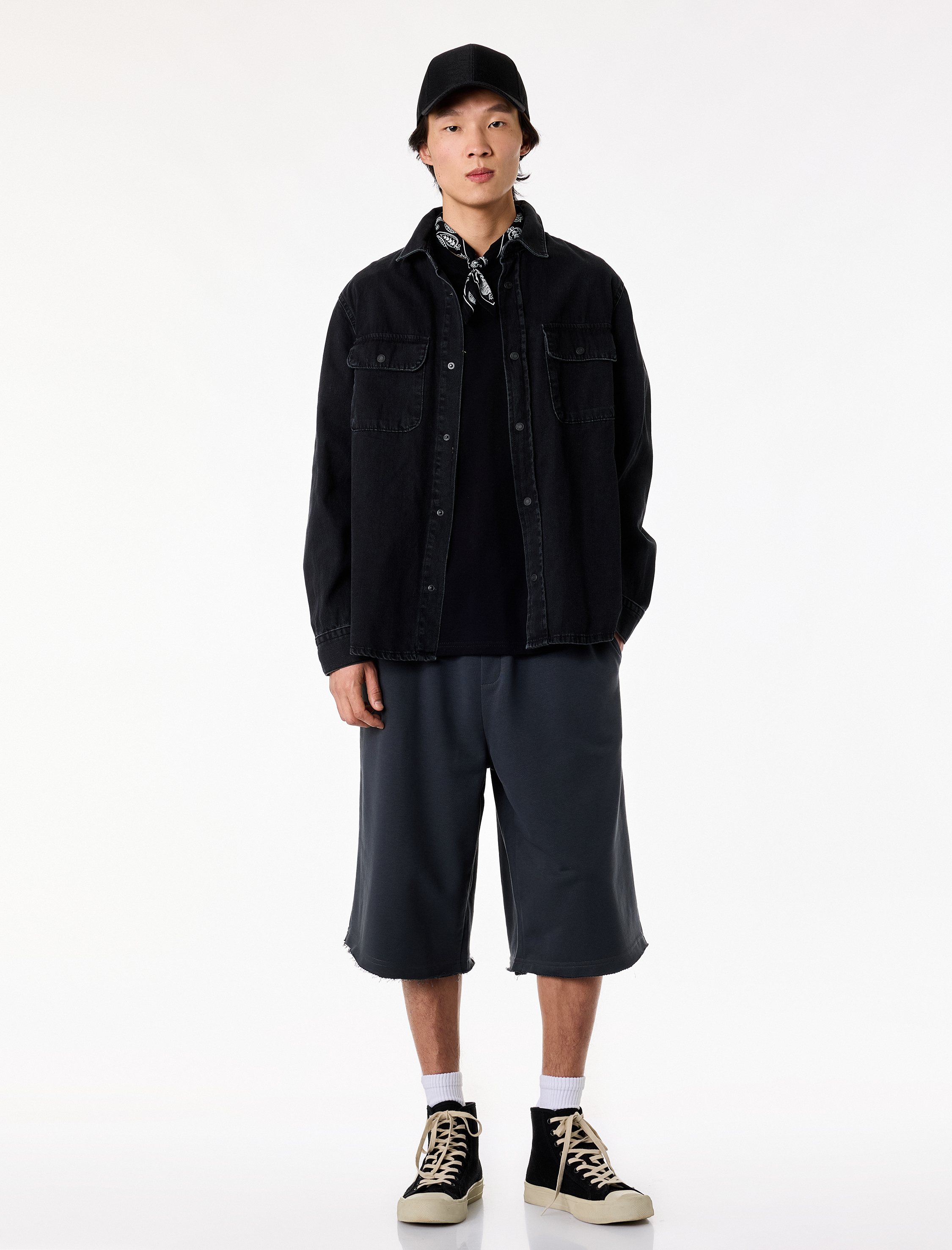   Rahat Kalıp Cepli Üç İplik Pamuklu Beli Bağcıklı Kapri Şort