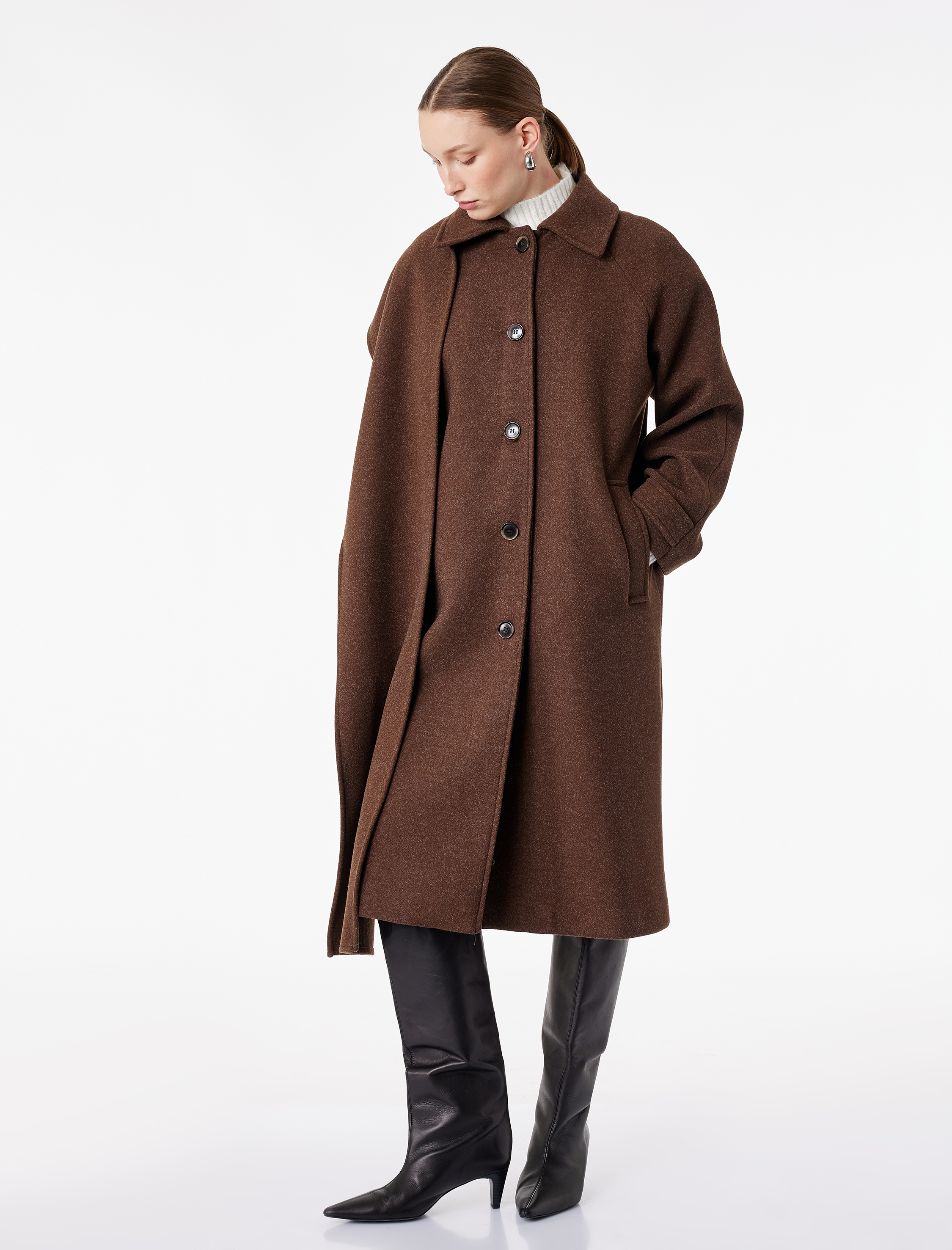   Uzun Kollu Cepli Düğmeli Atkılı Kaşe Kaban