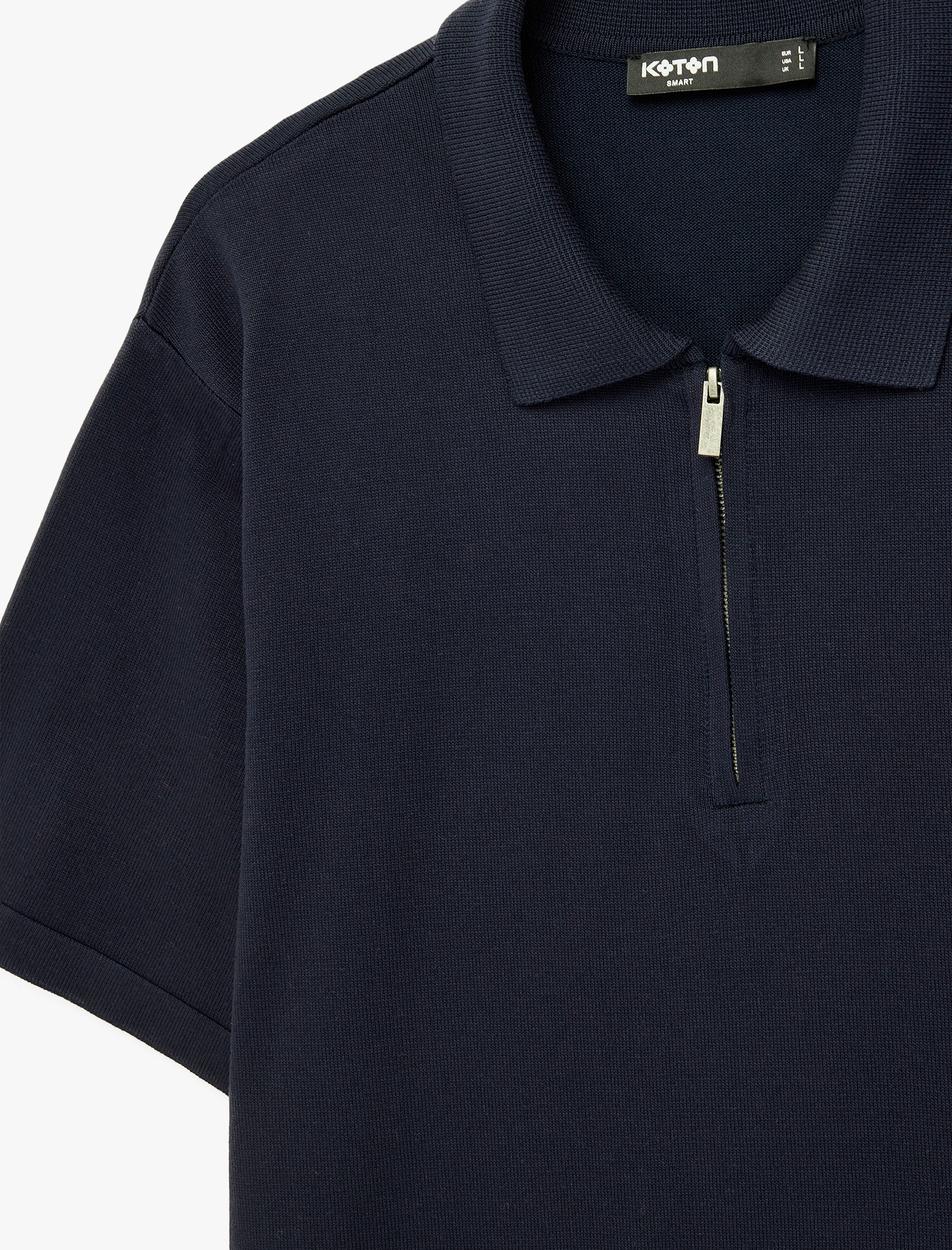   Regular Fit Viskon Yarım Fermuarlı Kısa Kollu Triko Tişört