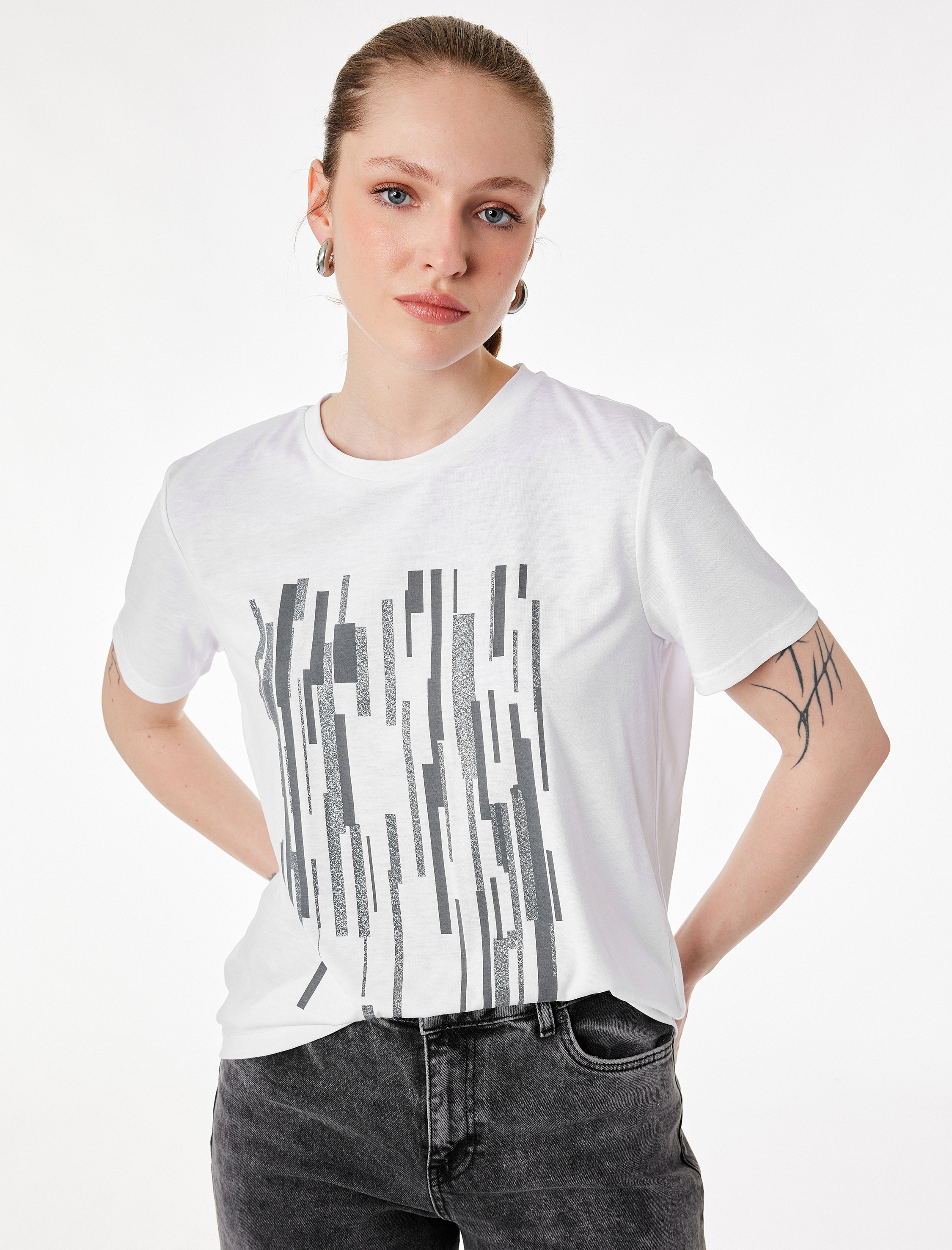   Kısa Kollu Bisiklet Yaka Baskılı Tişört