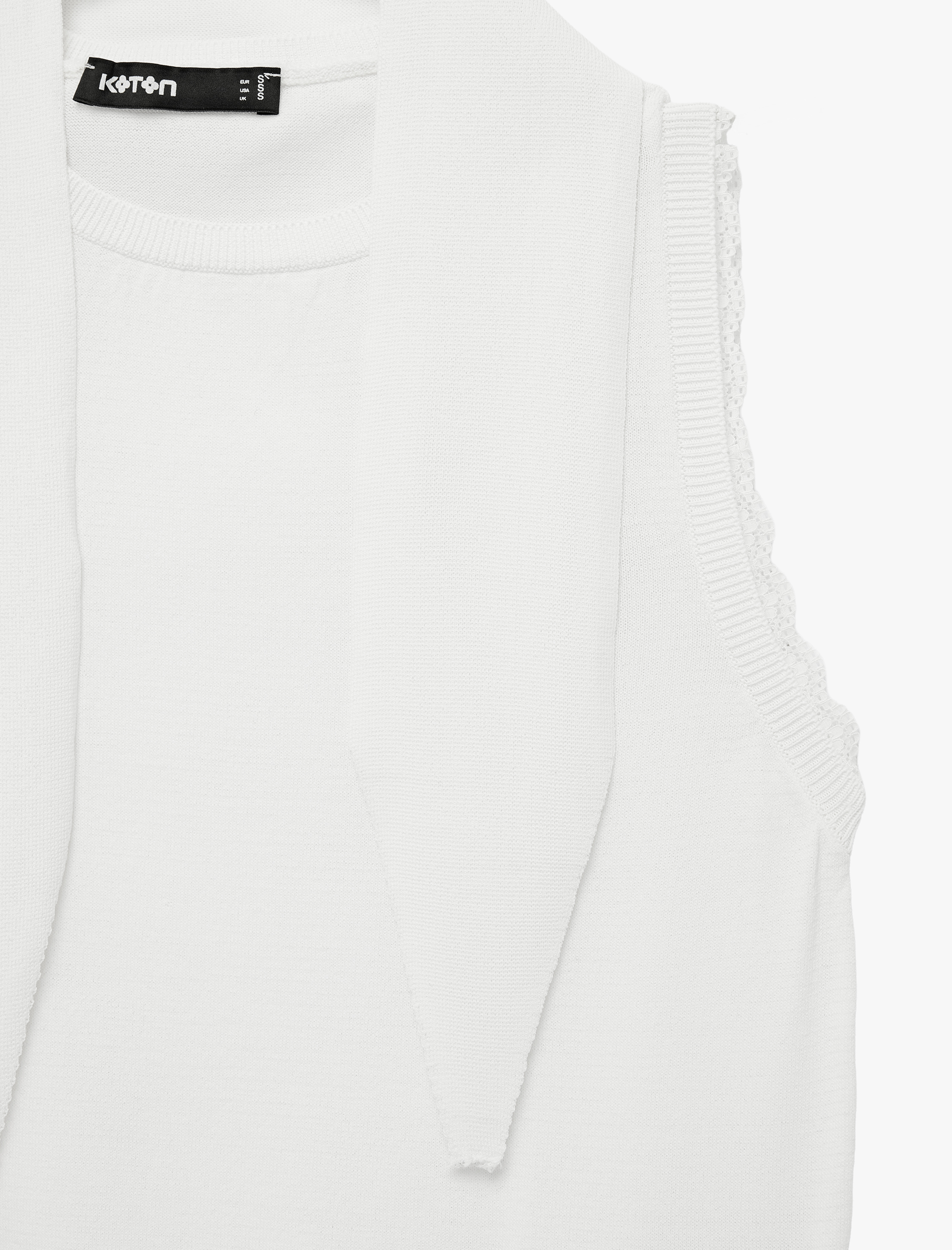   Dantel Detaylı Bisiklet Yaka Kolsuz Triko Bluz