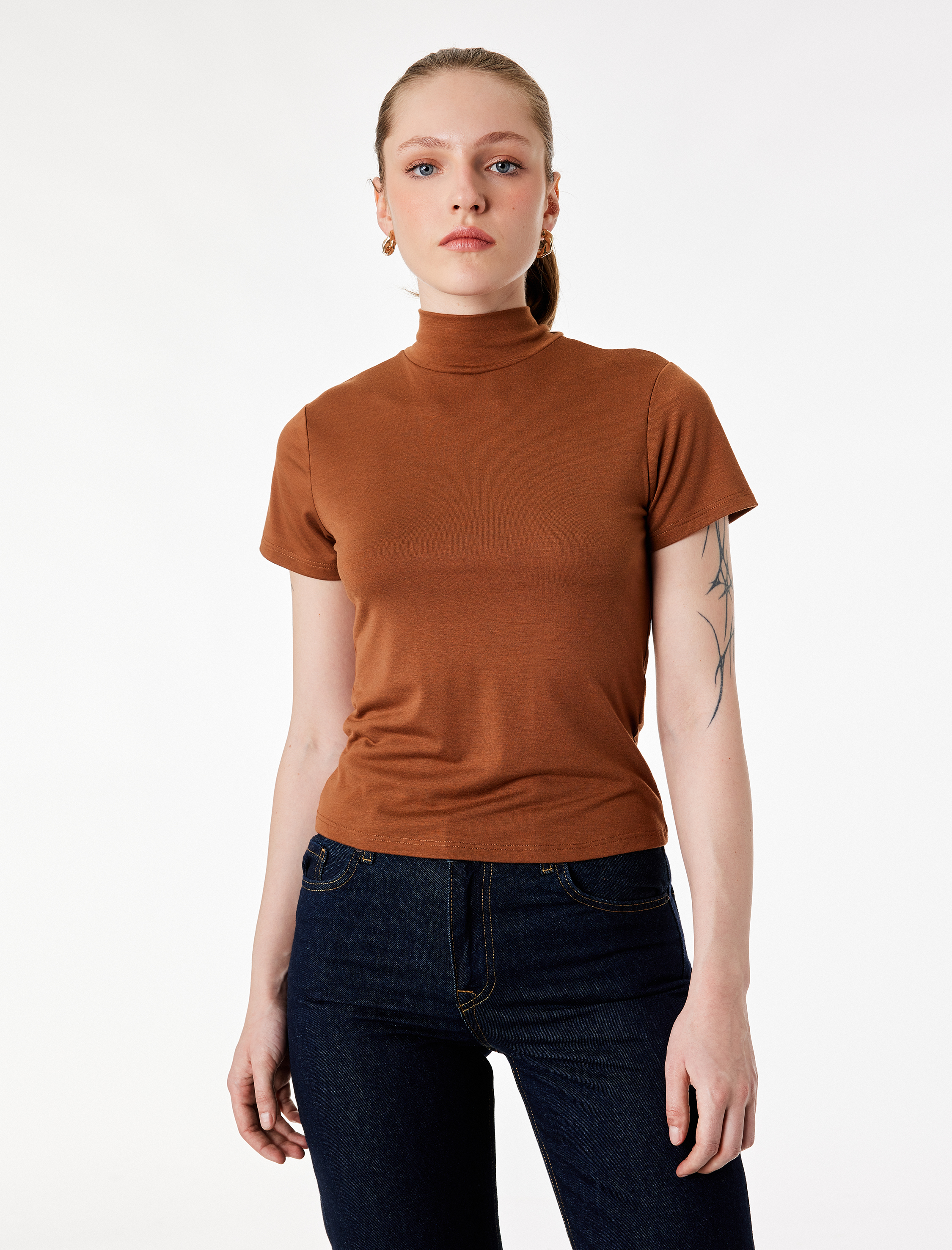   Slim Fit Kısa Kollu Dik Yaka Tişört