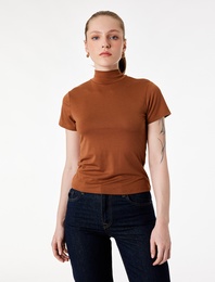 Slim Fit Kısa Kollu Dik Yaka Tişört