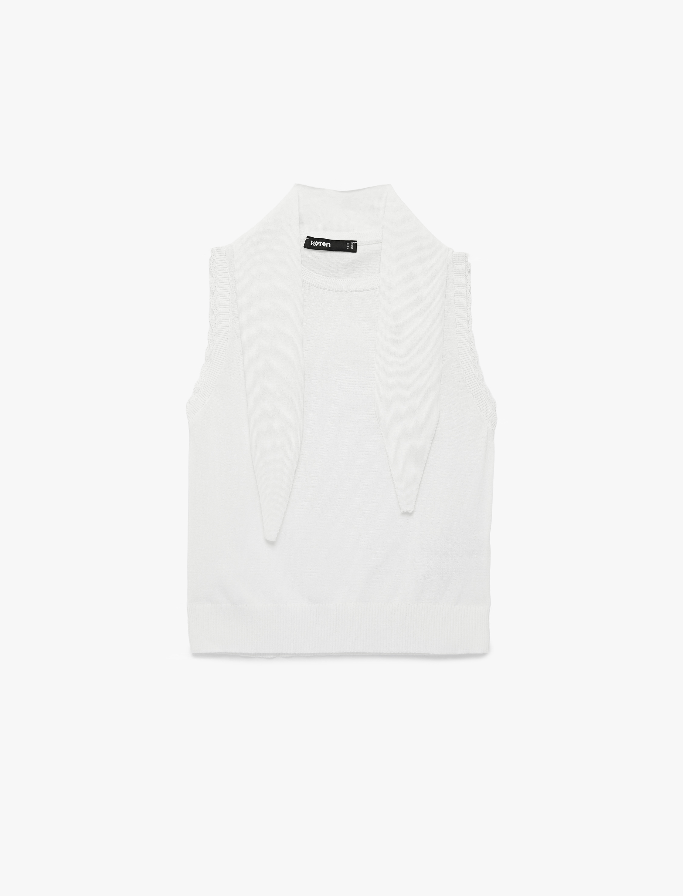   Dantel Detaylı Bisiklet Yaka Kolsuz Triko Bluz