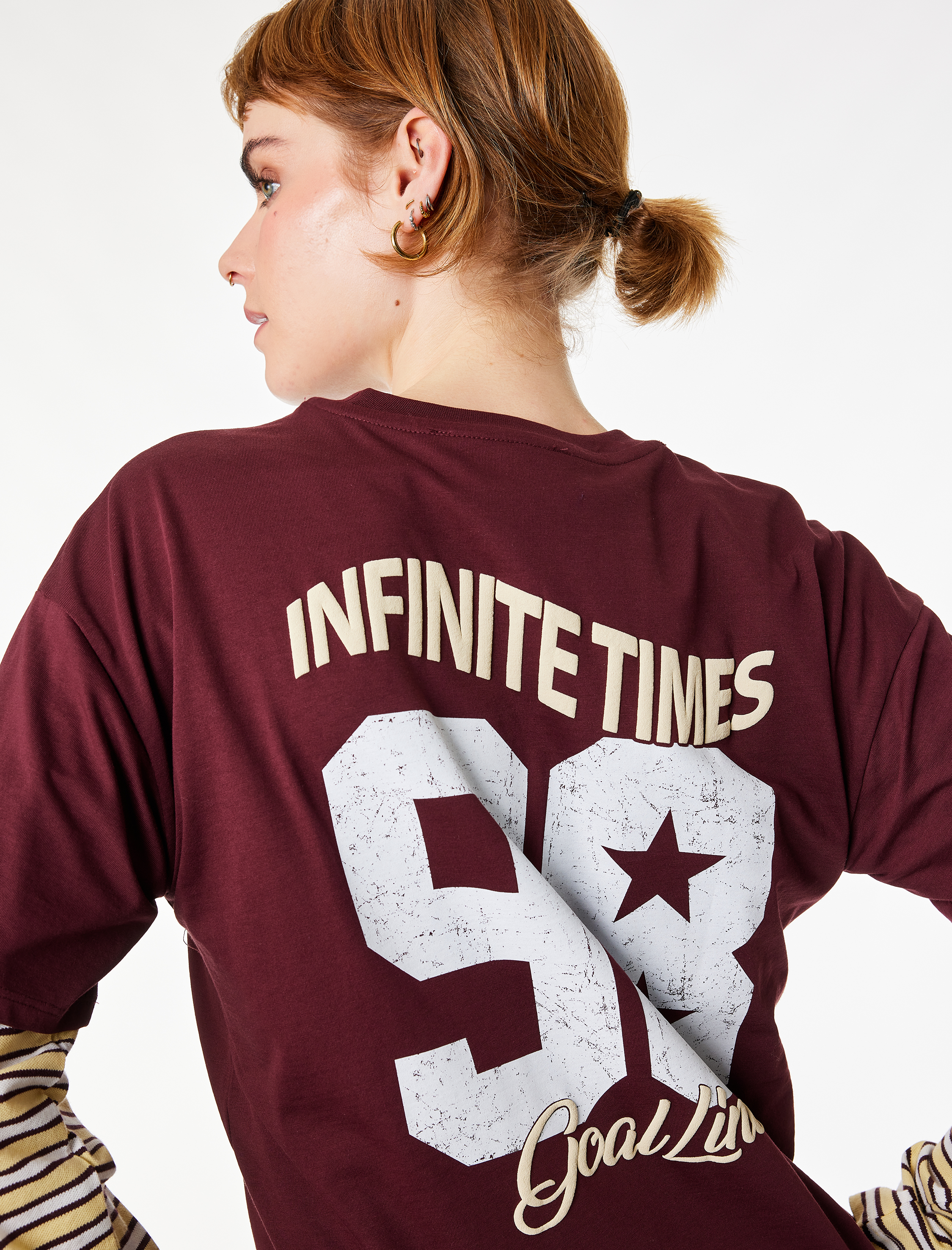   Rahat Kalıp Bisiklet Yaka Kısa Kollu Pamuklu Arkası Baskılı Tişört