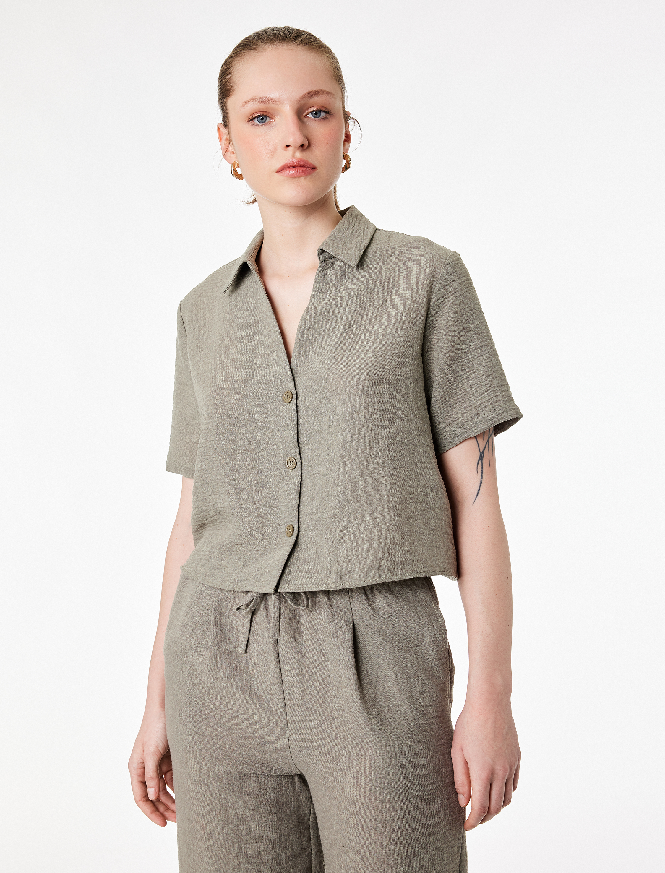   Keten Görünümlü Klasik Yaka Kısa Kollu Gömlek