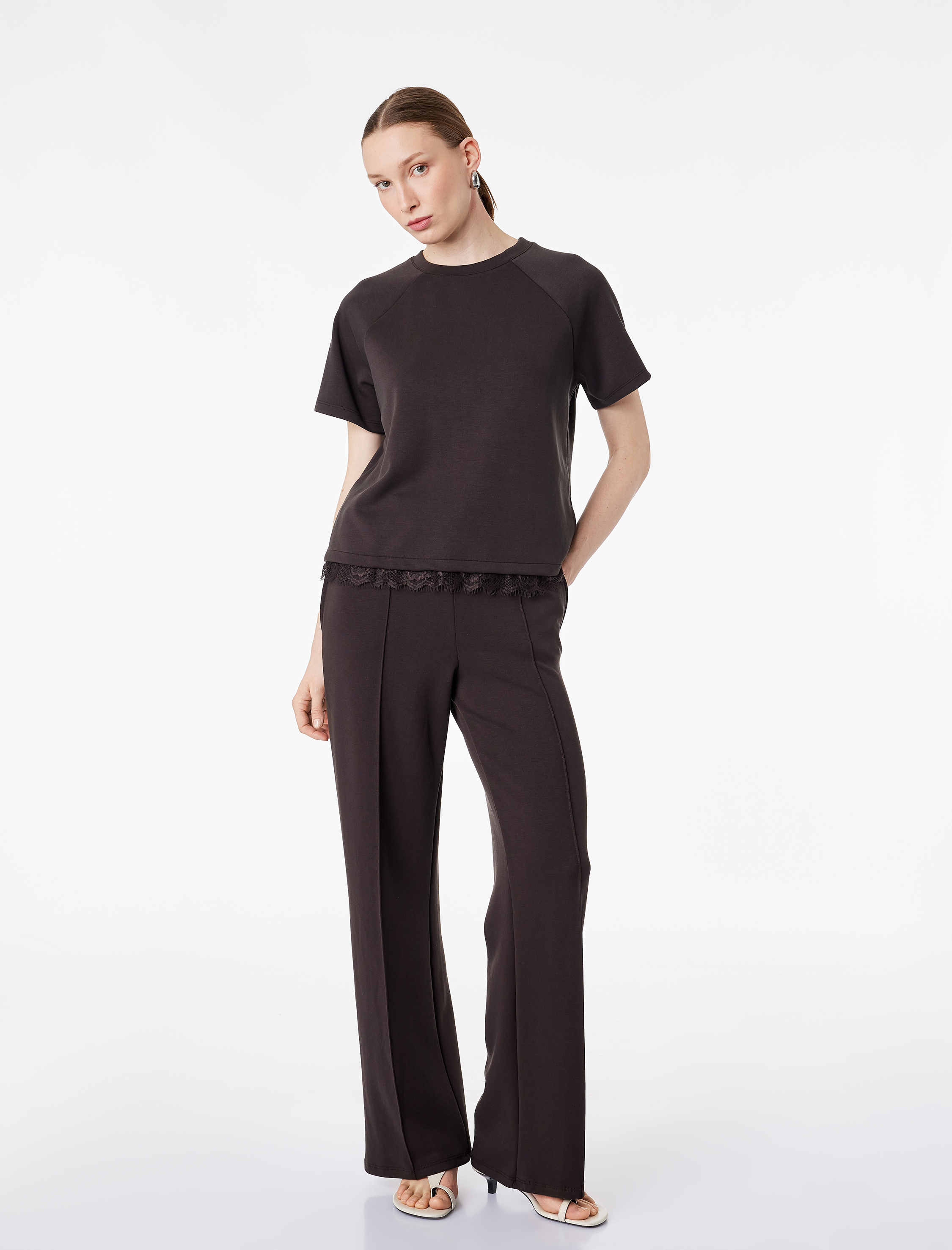   Modal Kumaş Kısa Kollu Bisiklet Yaka Dantel Detaylı Tişört