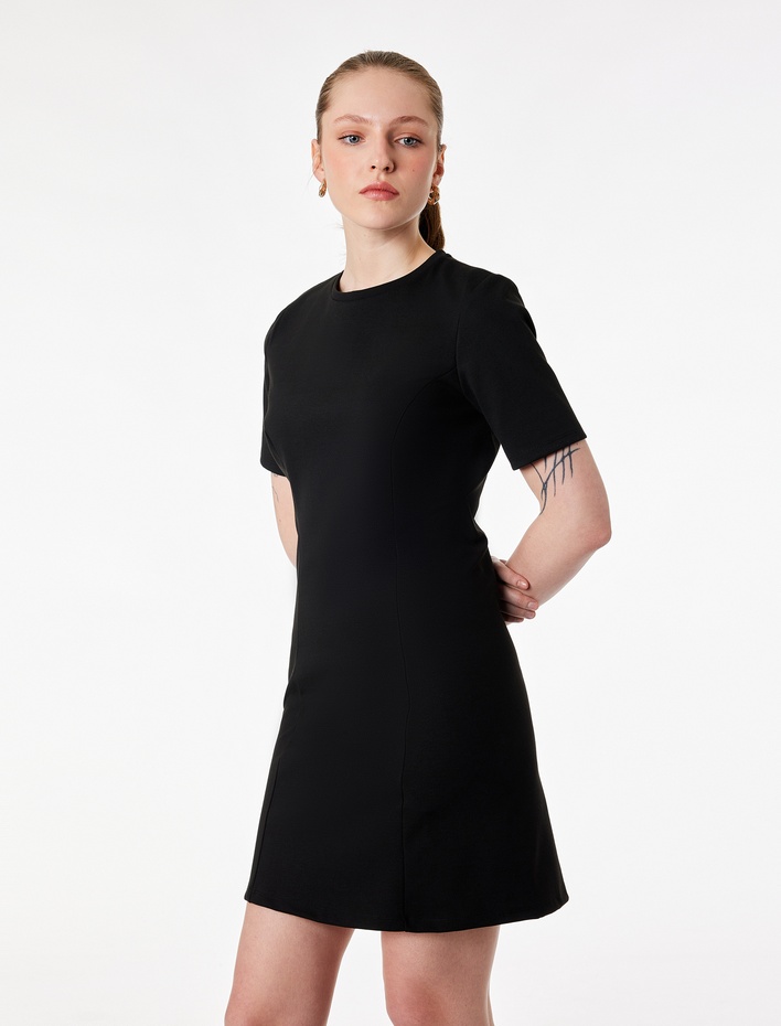  Düşük Omuz Kısa Kollu Bisiklet Yaka Tişört Elbise