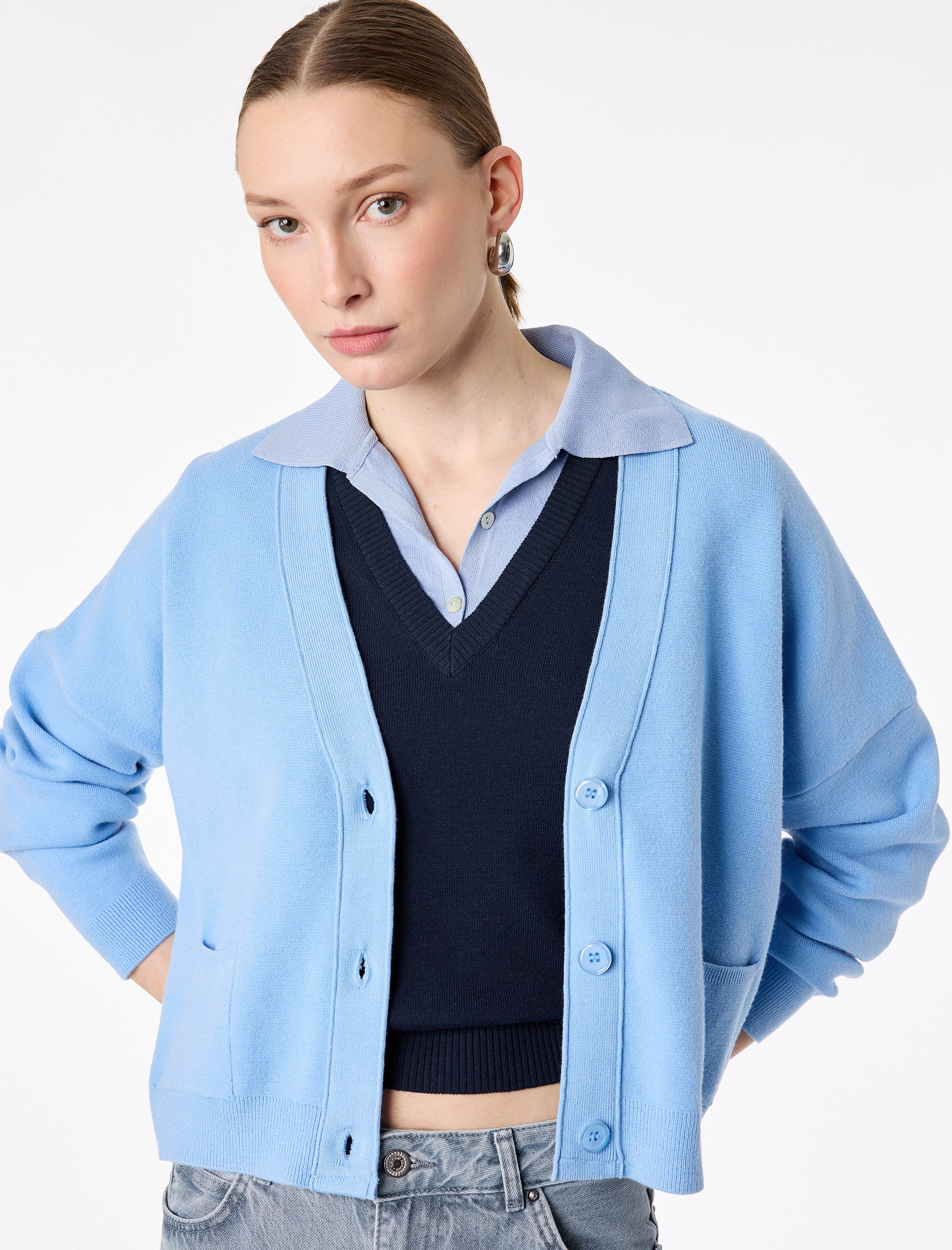   Uzun Kollu Cepli V Yaka Düğmeli Triko Hırka