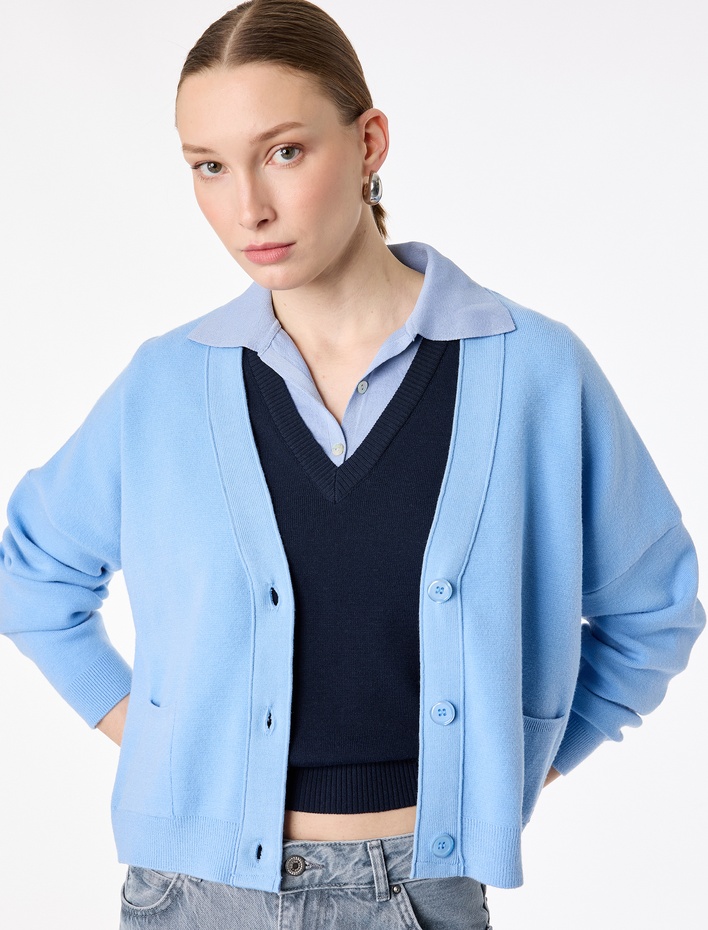  Uzun Kollu Cepli V Yaka Düğmeli Triko Hırka