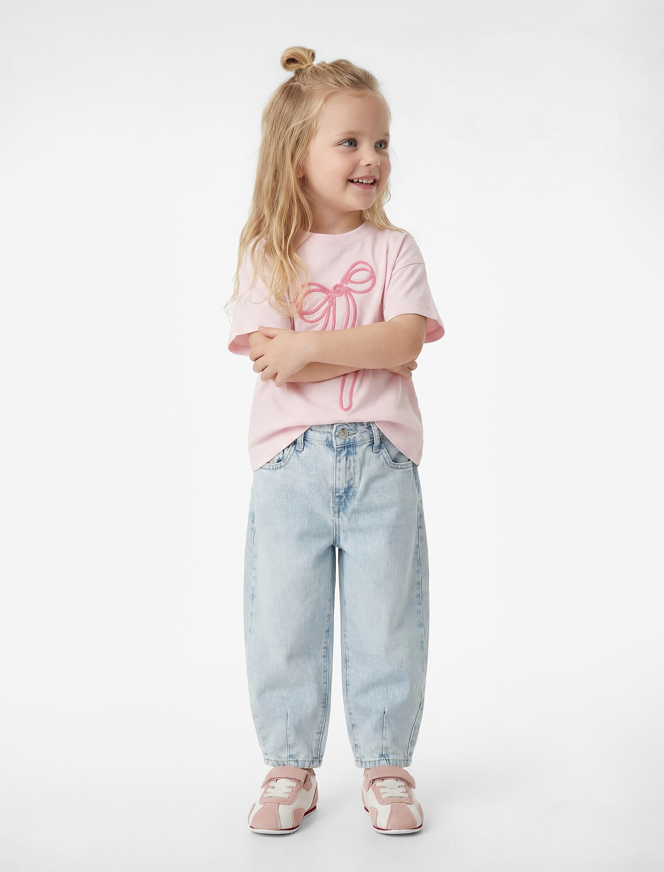  Kız Bebek Pamuklu Fiyonklu Nakış Detaylı Bisiklet Yaka Kısa Kollu Tişört