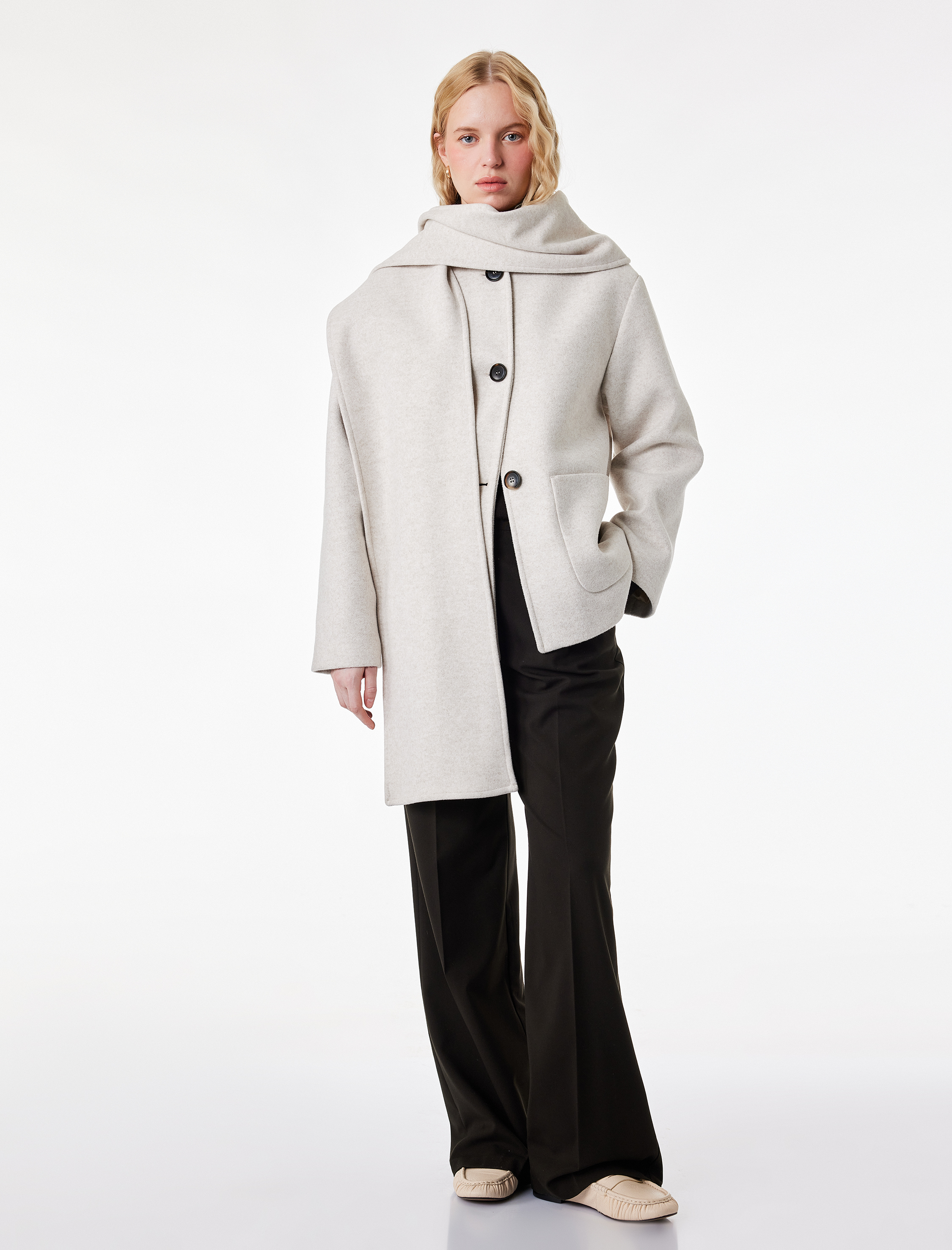   Uzun Kollu Düğmeli Cepli Atkılı Kaşe Ceket