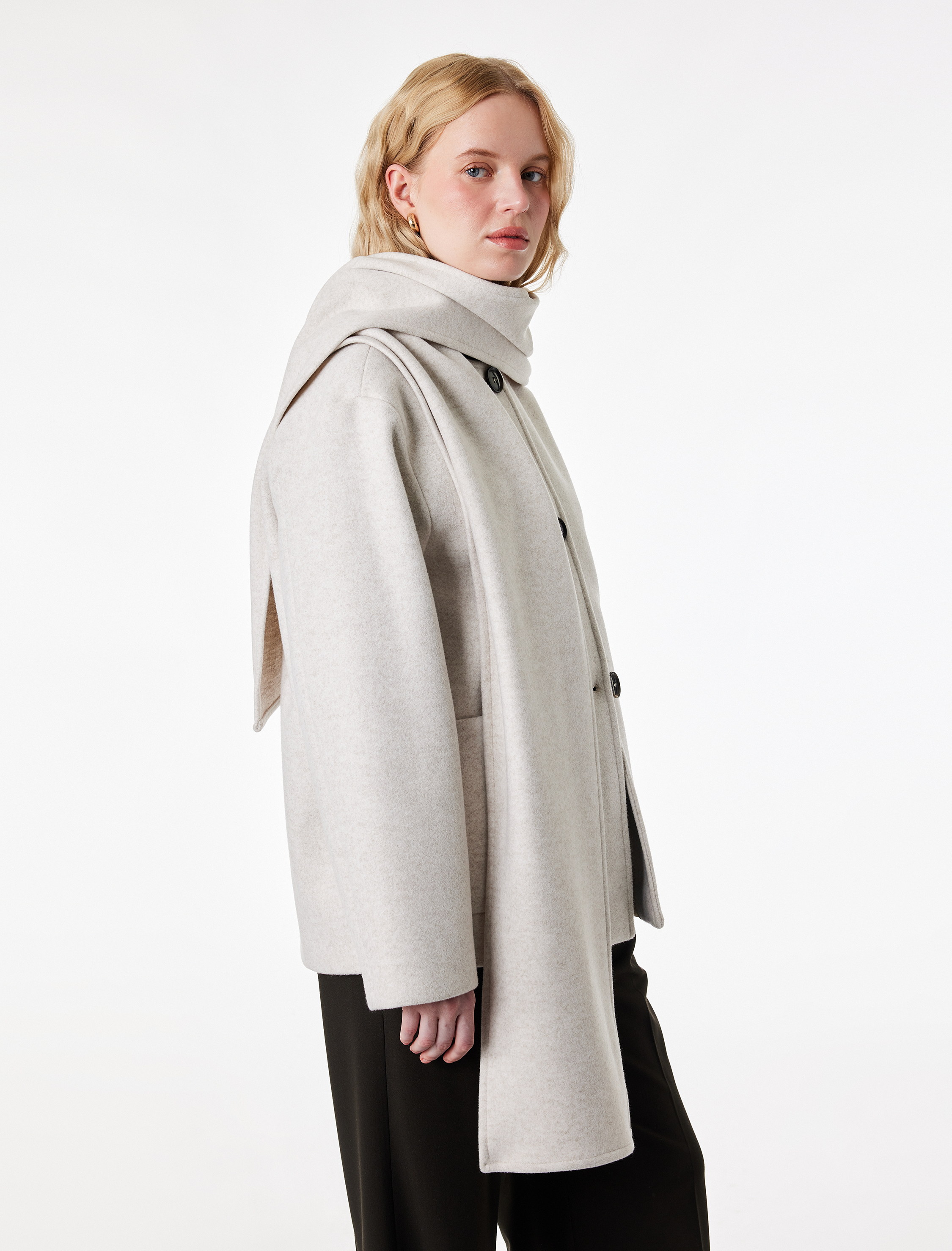   Uzun Kollu Düğmeli Cepli Atkılı Kaşe Ceket