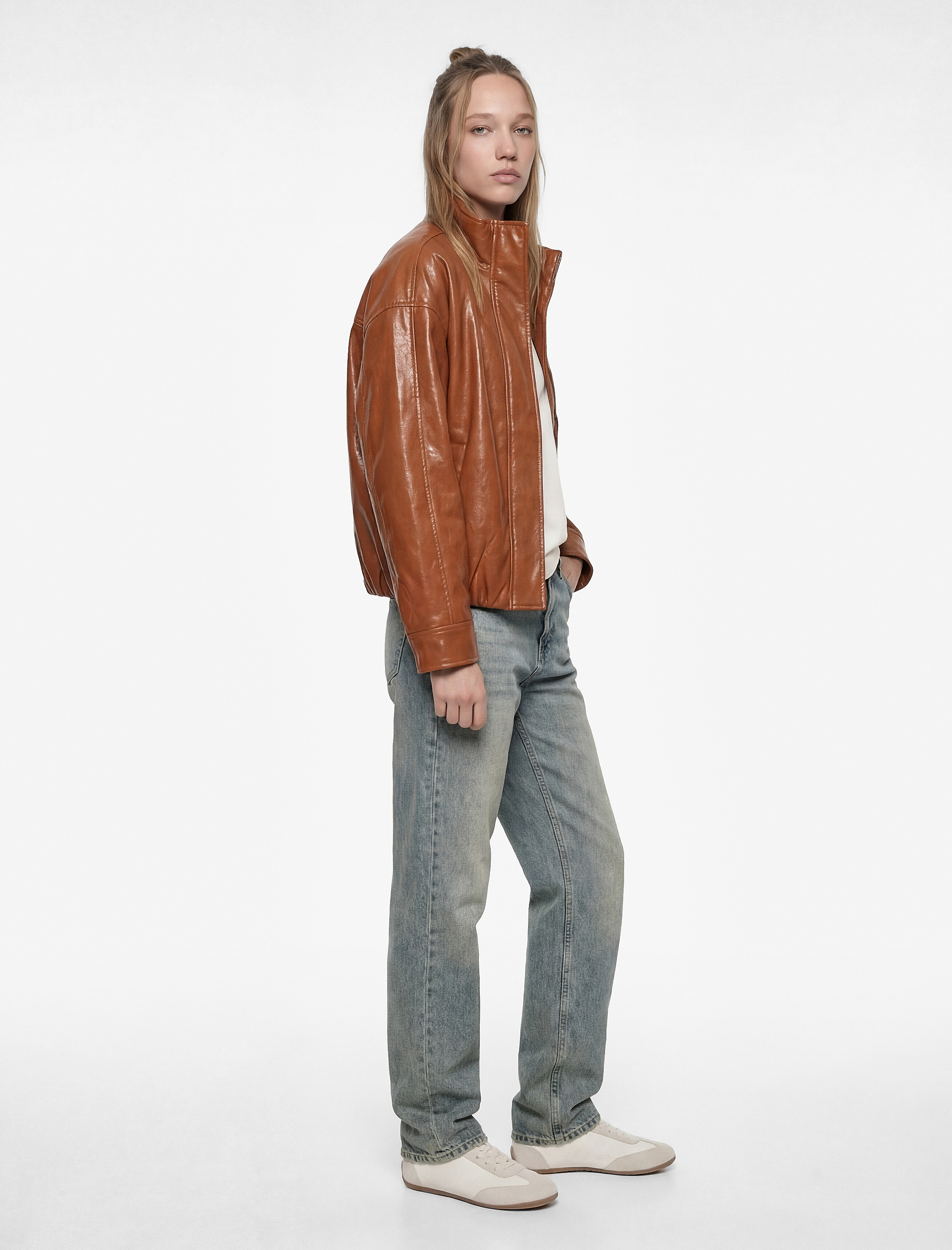   Dik Yaka Cep Detaylı Fermuarlı Suni Deri Ceket