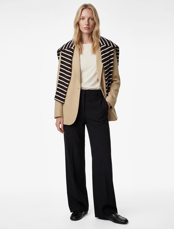  Geniş Yaka Düğmeli Cep Detaylı Blazer Ceket