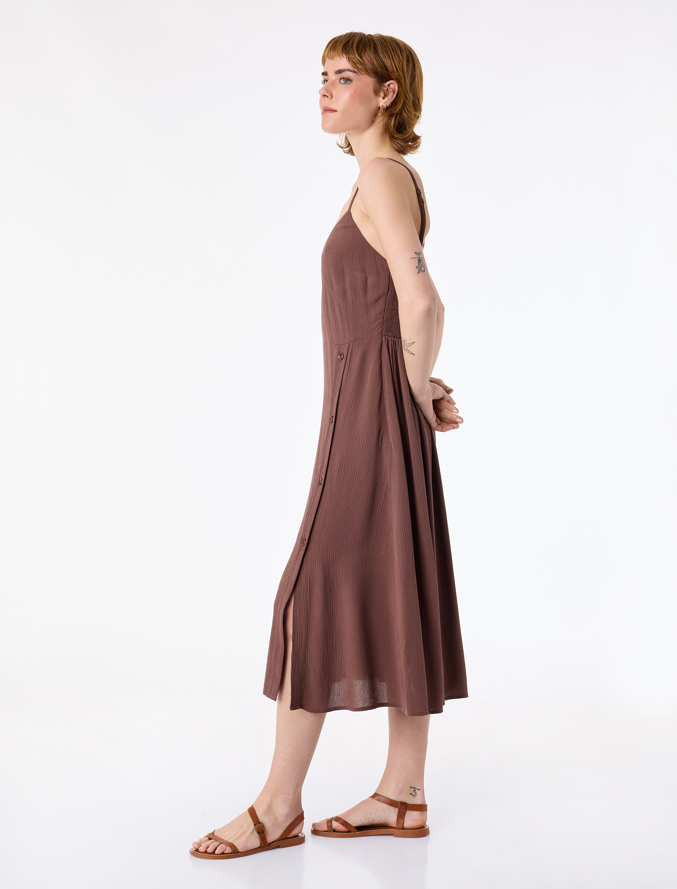   Viskon Crinkle Kumaş İp Askılı Düğme Detaylı V Yaka Kolsuz Midi Elbise