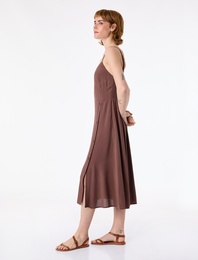 Viskon Crinkle Kumaş İp Askılı Düğme Detaylı V Yaka Kolsuz Midi Elbise