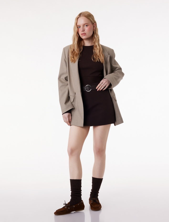  Kemer Detaylı Mini Şortlu Etek