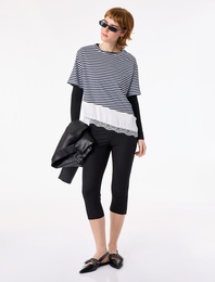 Bisiklet Yaka Kısa Kollu Asimetrik Kesim Dantel Detaylı Tişört