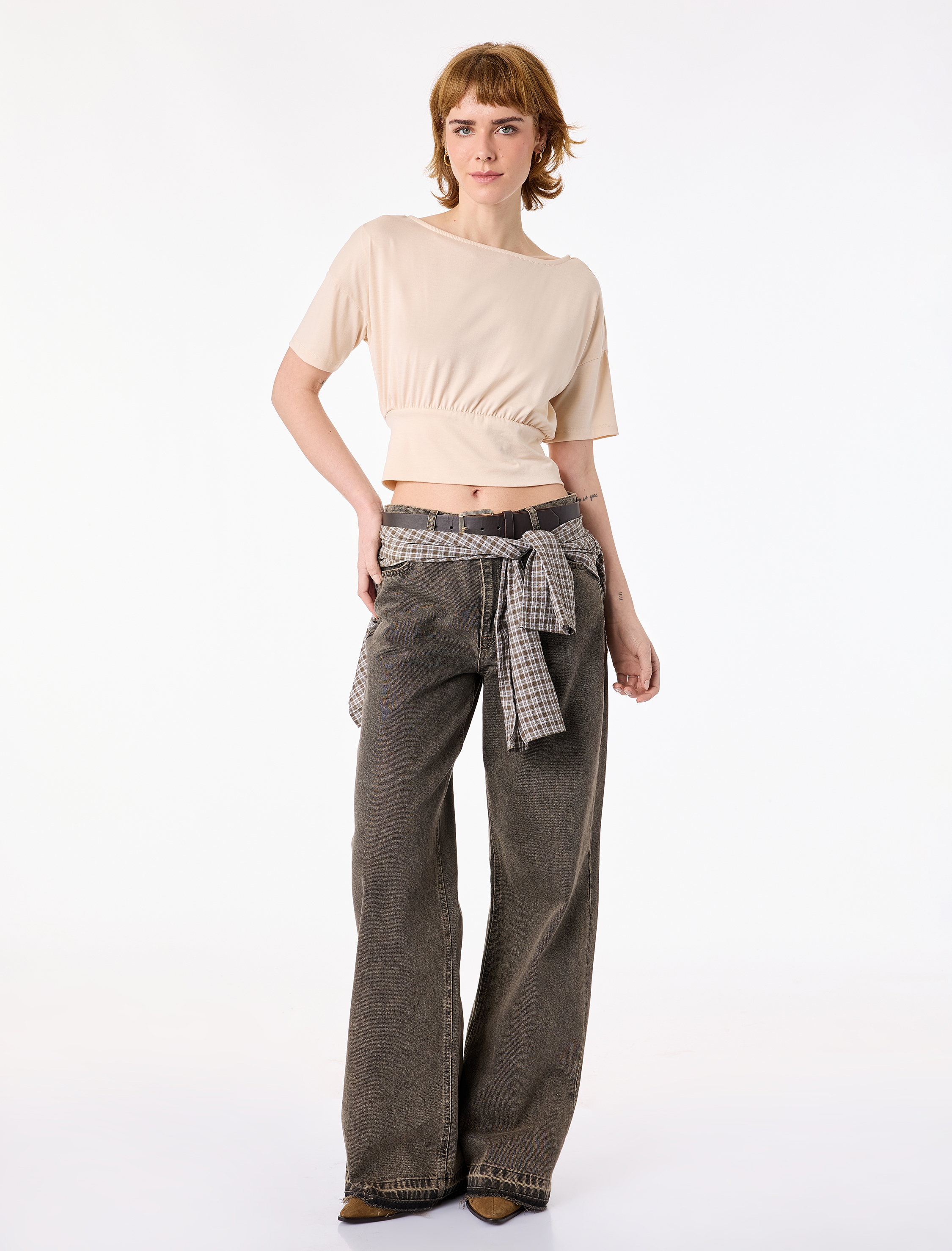   Kısa Kollu Viskon Karışımlı Kayık Yaka Crop Tişört