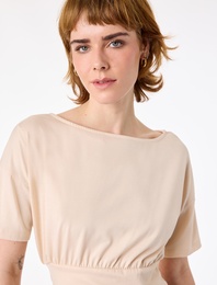 Kısa Kollu Viskon Karışımlı Kayık Yaka Crop Tişört