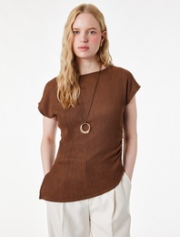 Drape Detaylı Kayık Yuvarlak Yaka Kolsuz Desenli Bluz