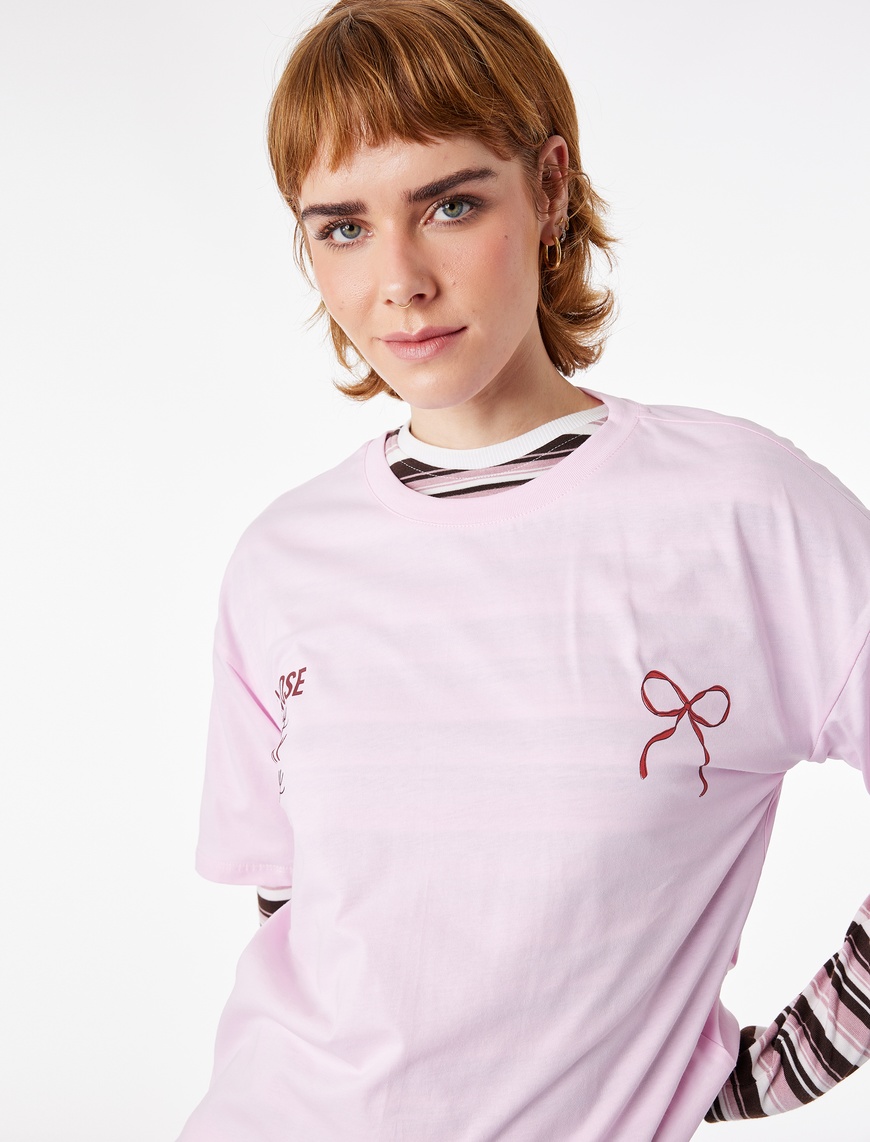 Koton Kadın Kısa Kollu Bisiklet Yaka Fiyonklu Arkası Baskılı Oversize T-Shirt