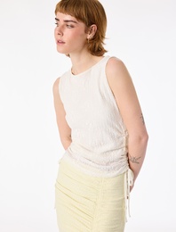 Slim Fit Büzgülü Kolsuz Kayık Yaka Dantel Bluz