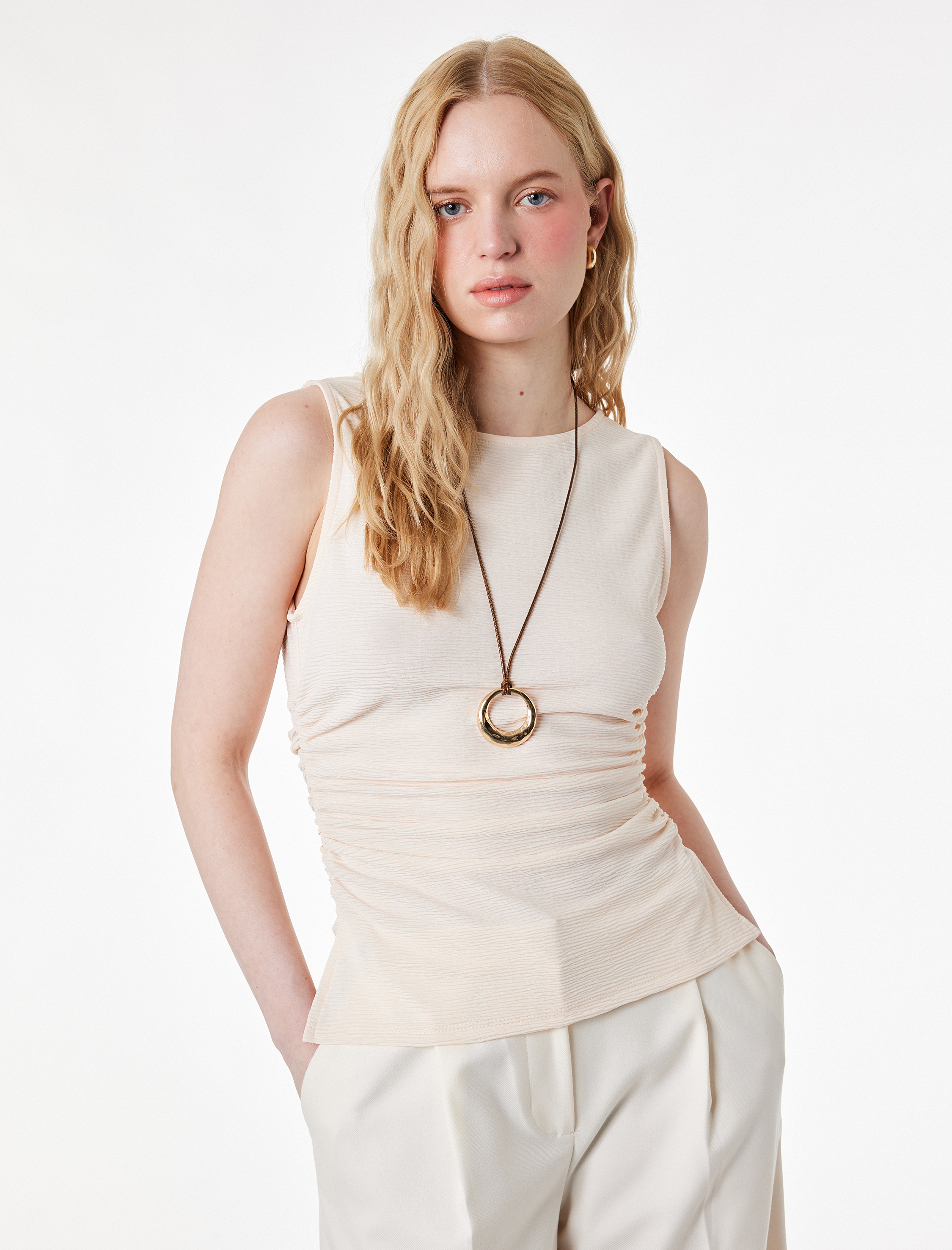   Slim Fit Drape Detaylı Bisiklet Yaka Dokulu Kolsuz Bluz