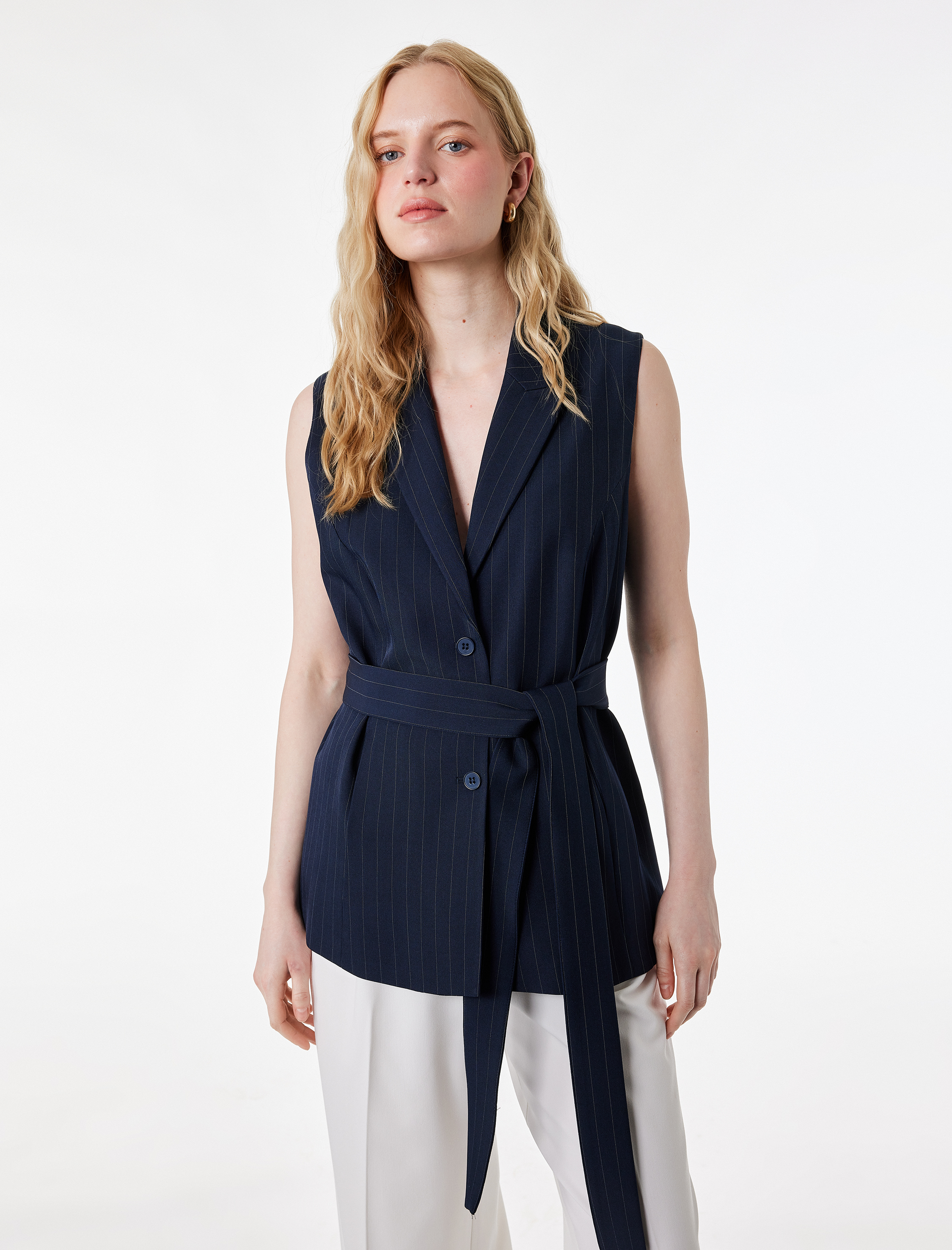   Geniş Yaka Düğmeli Kemer Detaylı Kolsuz Uzun Yelek