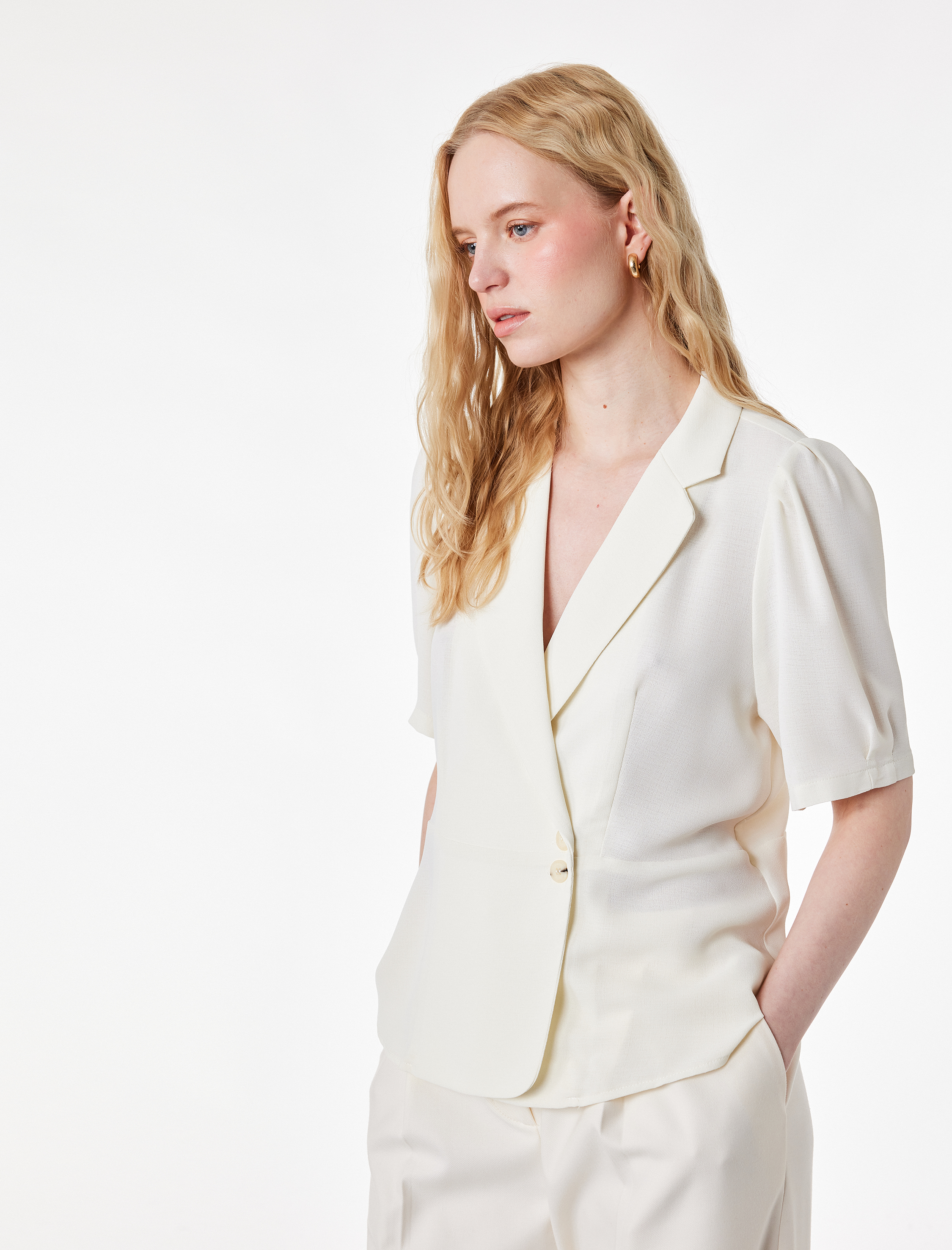   Regular Fit Düğmeli Kısa Kollu Kruvaze Yaka Gömlek