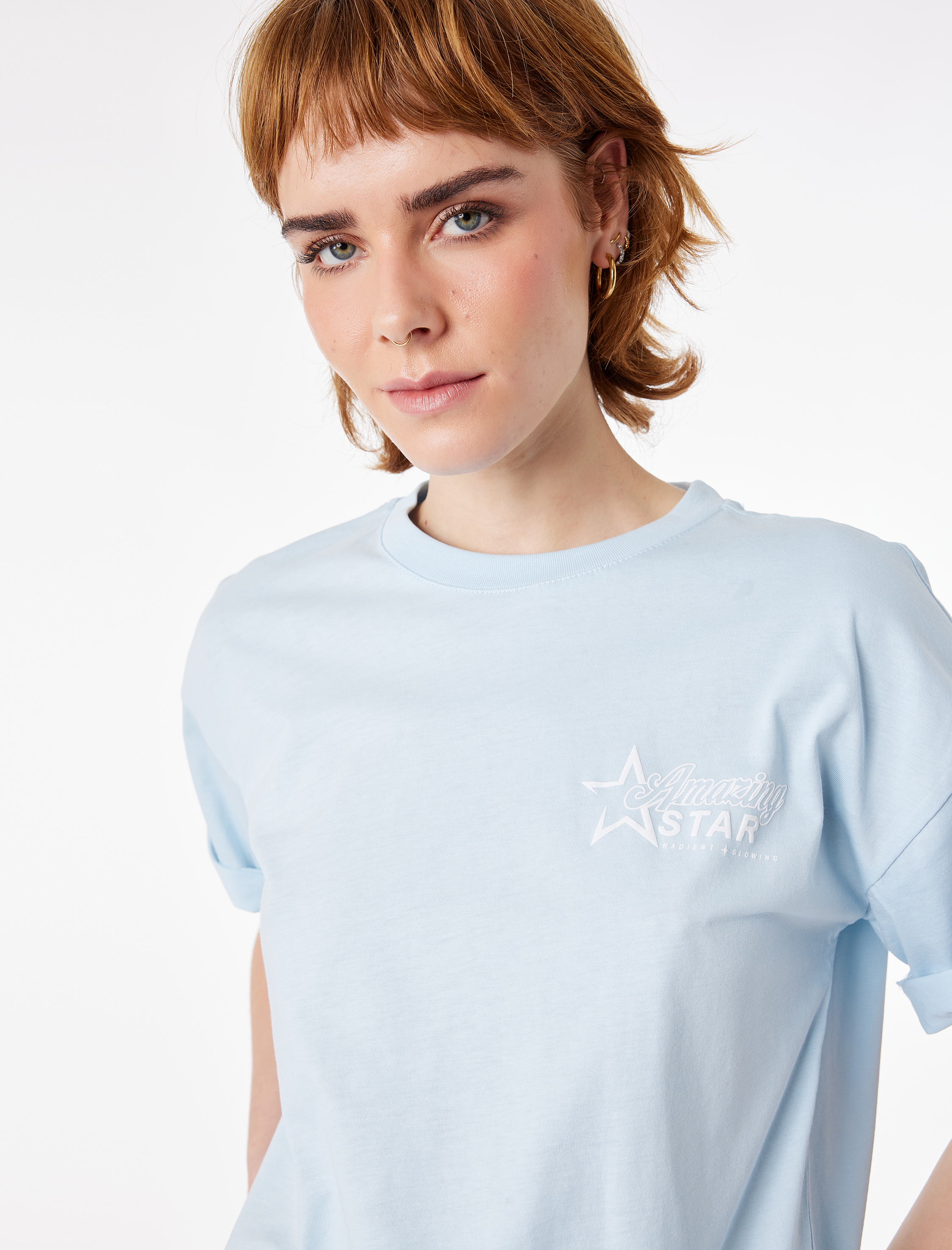   Rahat Kalıp Kısa Kollu Bisiklet Yaka Arkası Baskılı Pamuklu Tişört