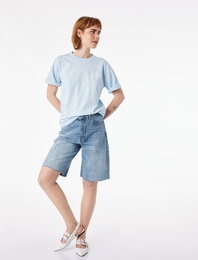 Rahat Kalıp Kısa Kollu Bisiklet Yaka Arkası Baskılı Pamuklu Tişört