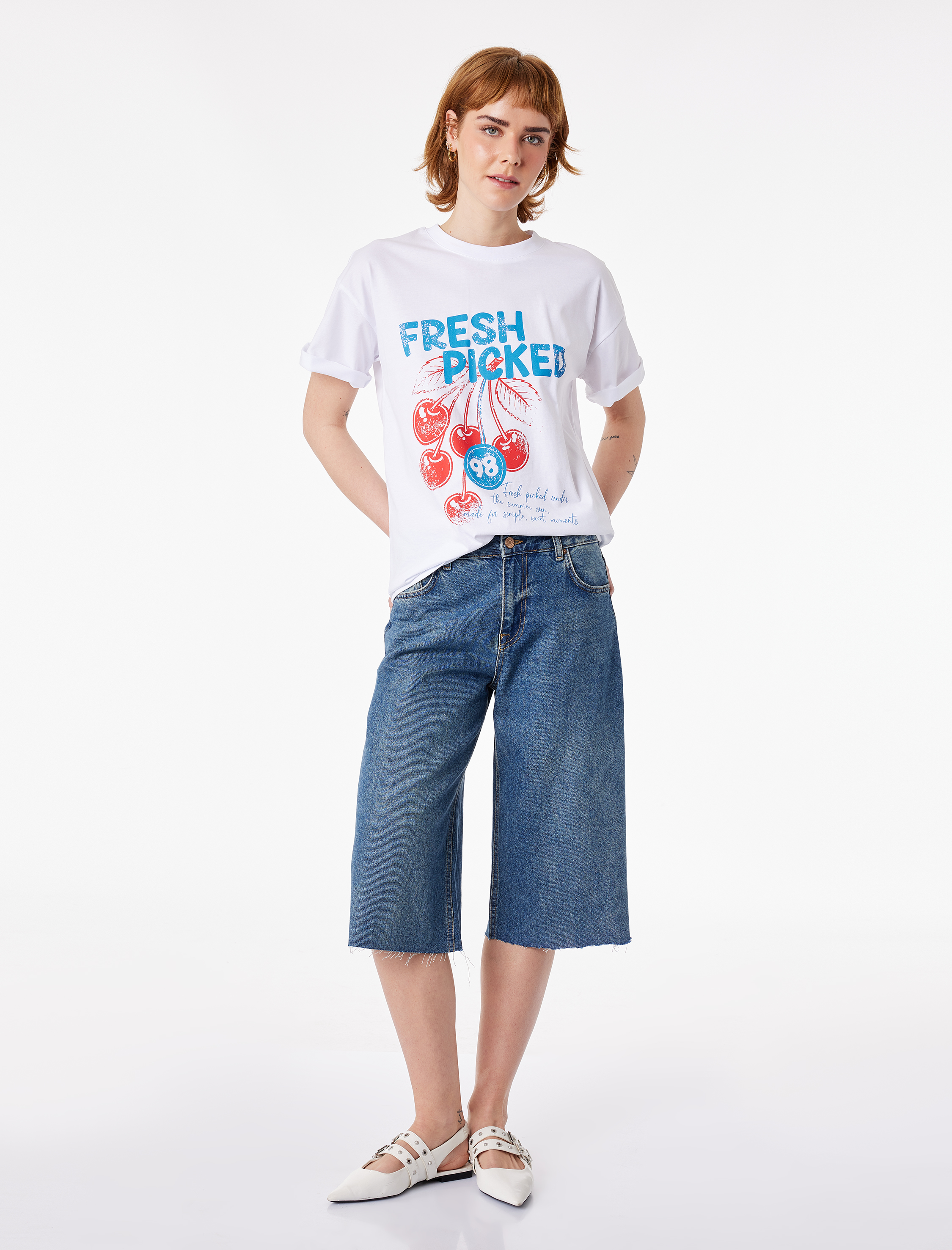   Rahat Kalıp Kısa Kollu Bisiklet Yaka Pamuklu Kiraz Baskılı Tişört