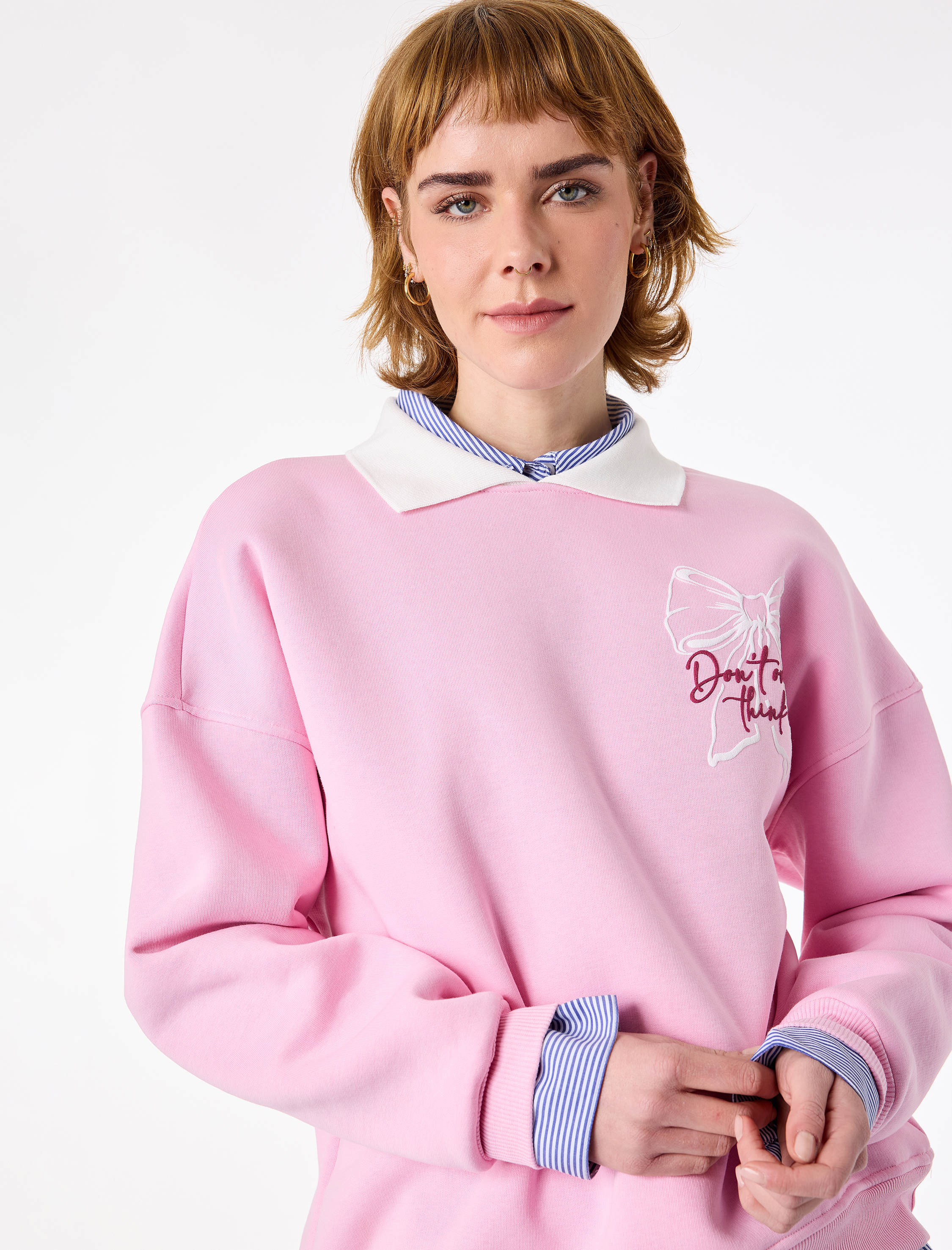   Rahat Kalıp Uzun Kollu Nakış Detaylı Fiyonklu Polo Yaka Sweatshirt