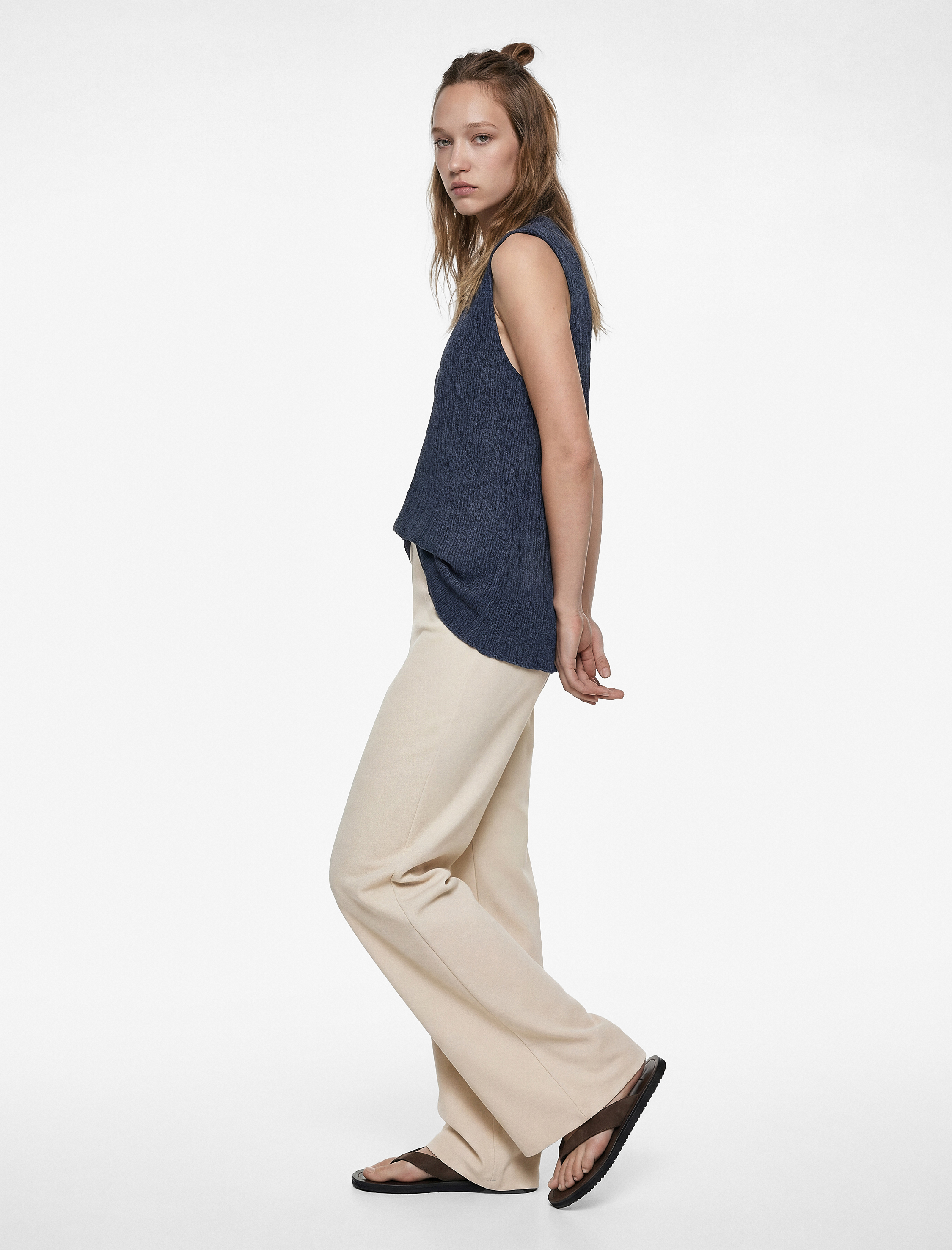   Bisiklet Yaka Slim Fit Bürümcük Kolsuz Bluz