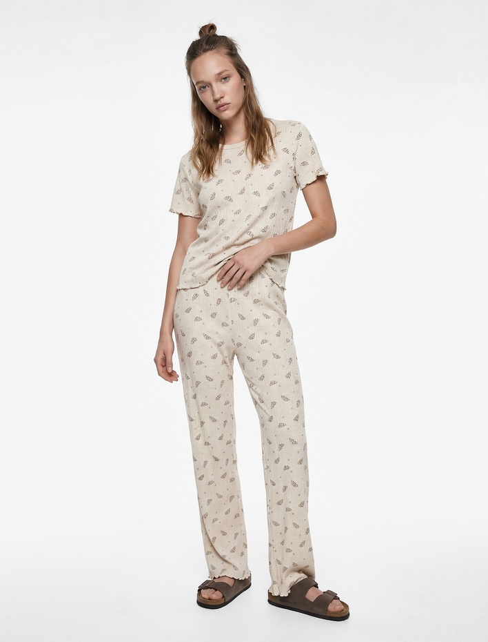 Rahat Kalıp Kısa Kollu Bisiklet Yaka Desenli Pijama Takımı