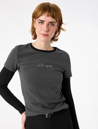 Slim Fit Kısa Kollu Bisiklet Yaka Pamuklu Taş Detaylı Tişört