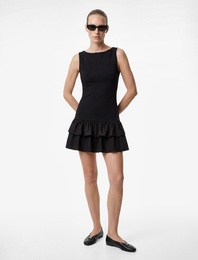 Kayık Yaka Kolsuz Etek Ucu Volümlü Fırfırlı Mini Elbise