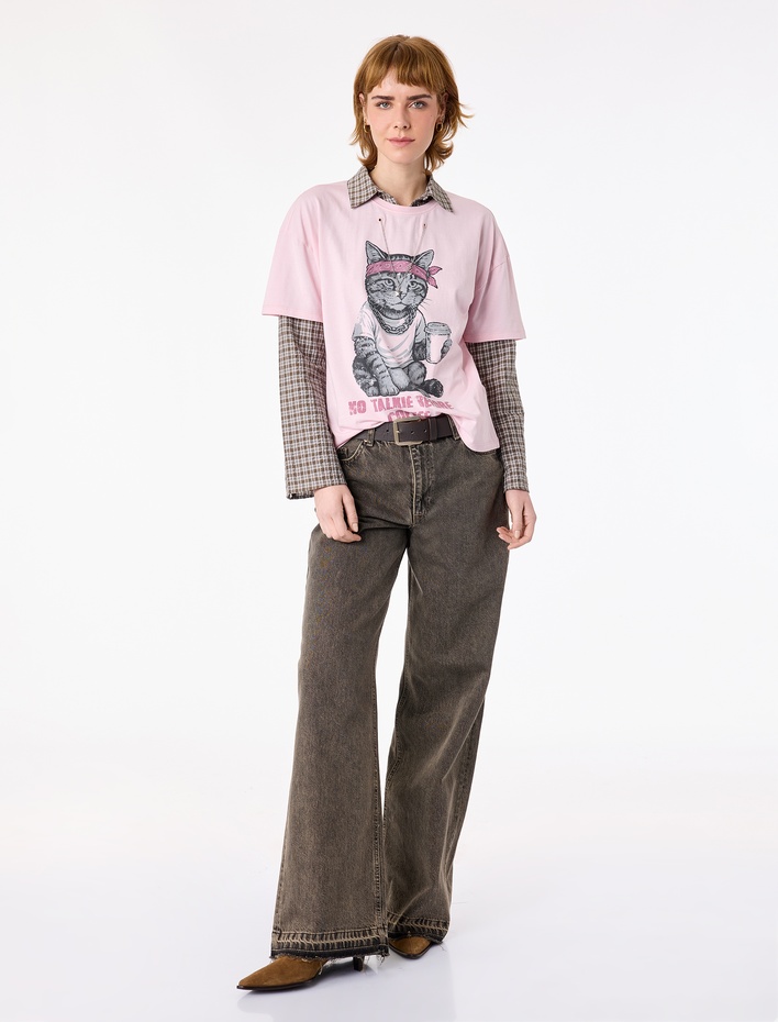  Kısa Kollu Bisiklet Yaka Pamuklu Zincir Kolye Detaylı Kedi Baskılı Tişört