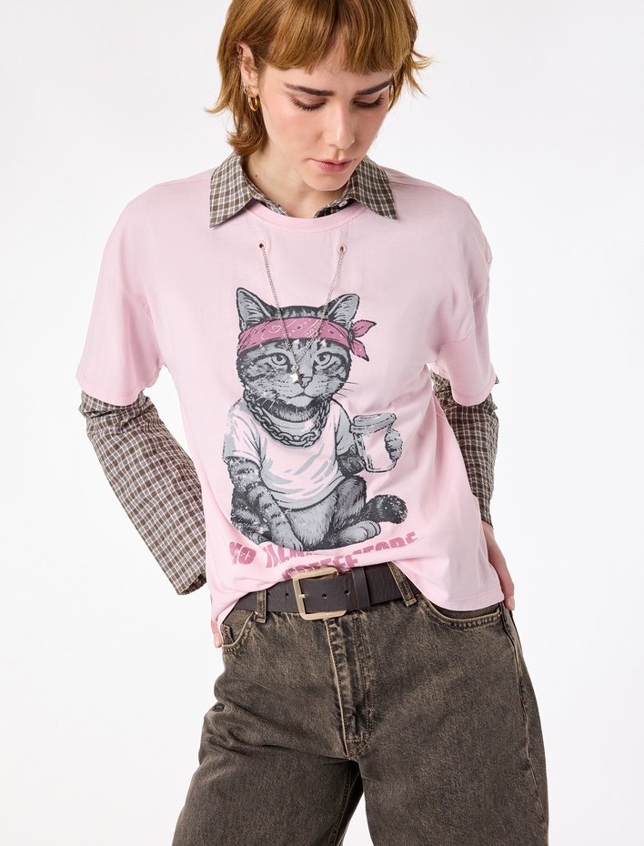  Kısa Kollu Bisiklet Yaka Pamuklu Zincir Kolye Detaylı Kedi Baskılı Tişört