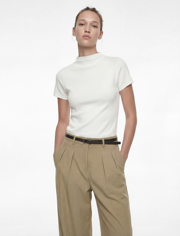  Modal Karışımlı Slim Fit Kısa Kollu Dik Yaka Tişört