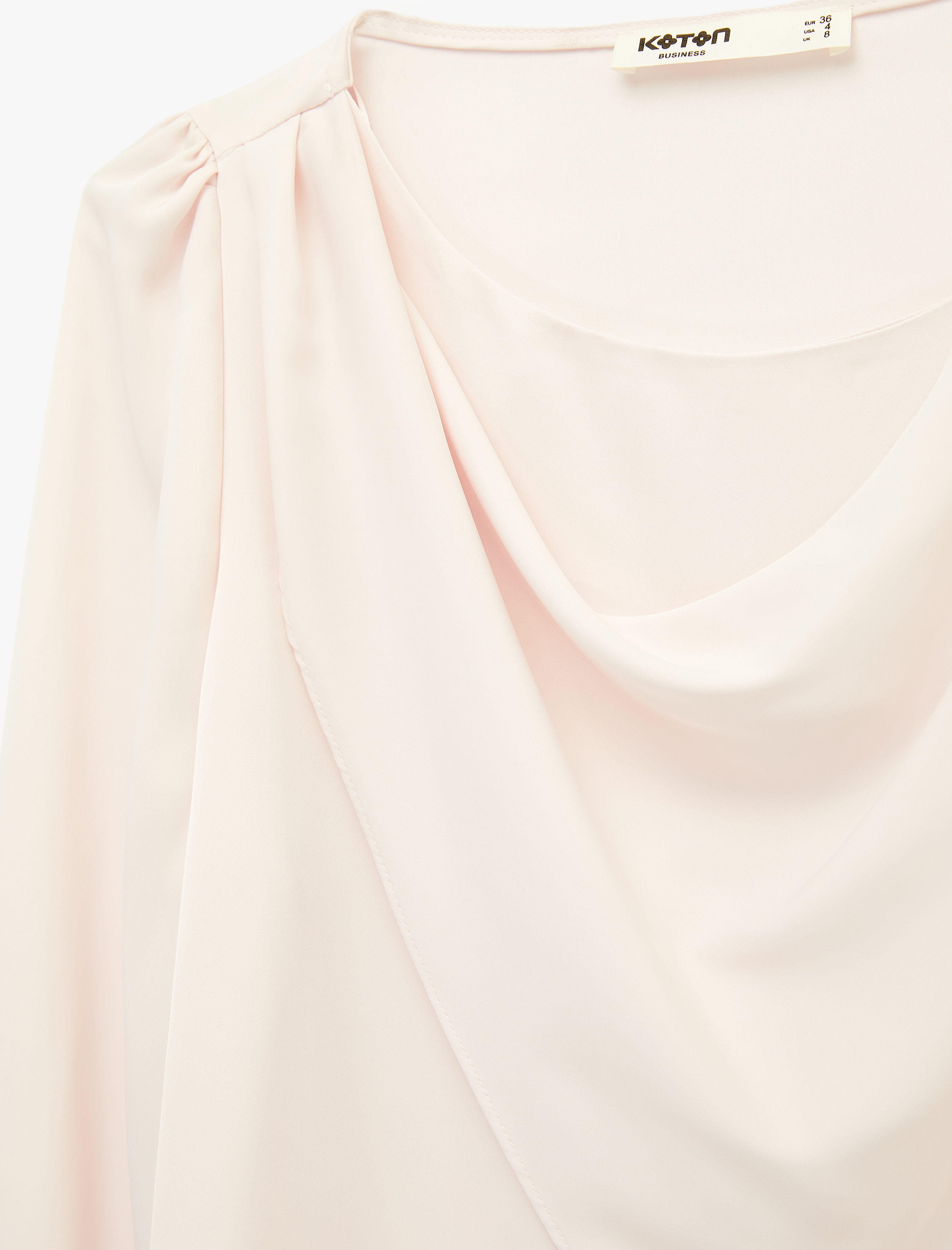   Dökümlü Şal Yaka Metal Aksesuarlı İnci Detaylı Uzun Kollu Saten Bluz