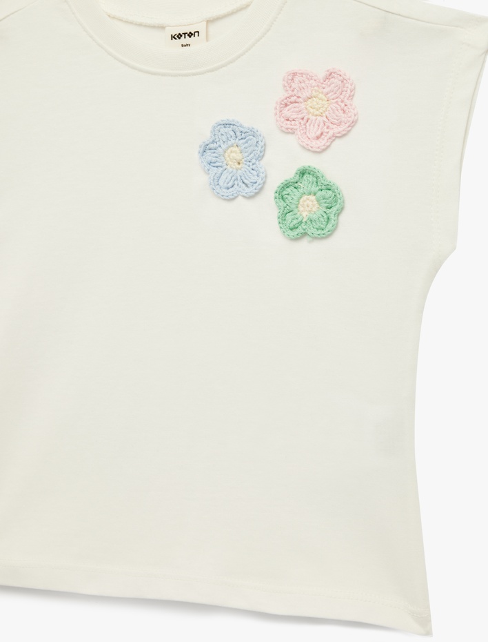 Kız Bebek Pamuklu Çiçekli Aplike Detaylı Kolsuz Bisiklet Yaka Tişört